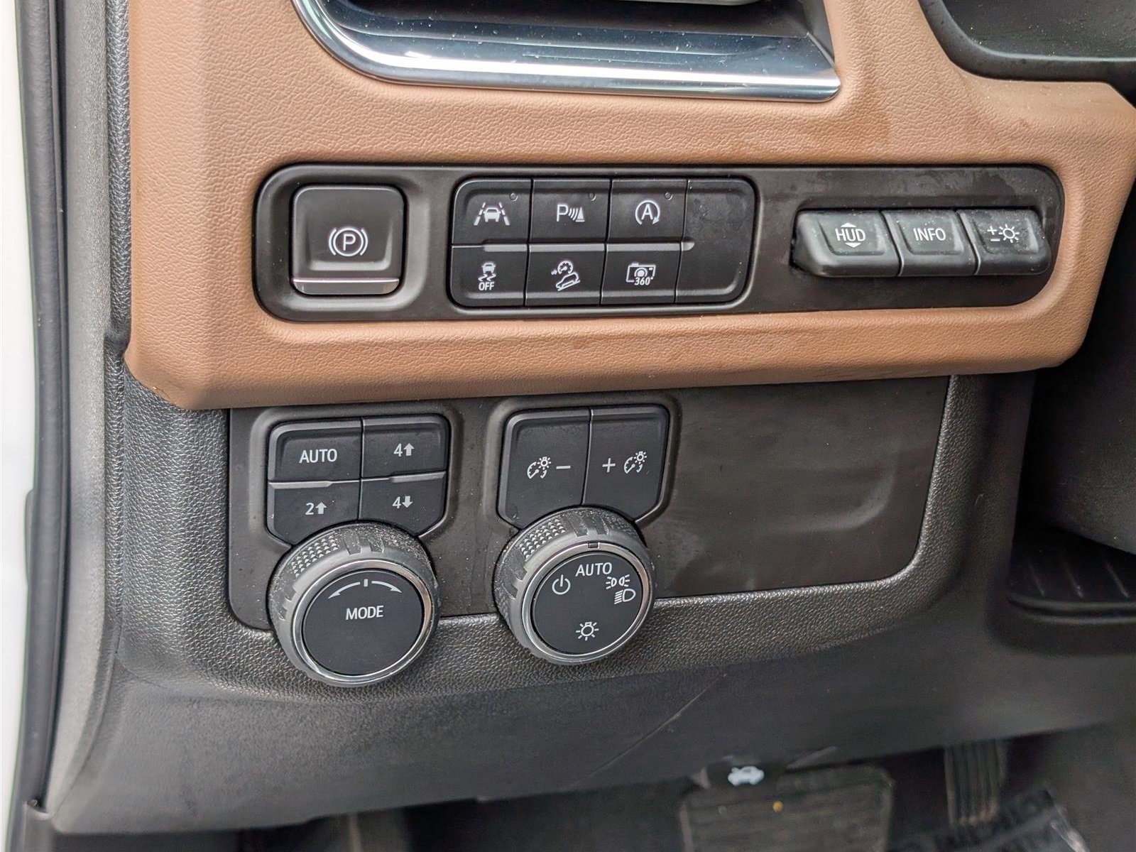Used 2024 Chevrolet Tahoe High Country w/ Premium Package 2 AWD/4WD image 25