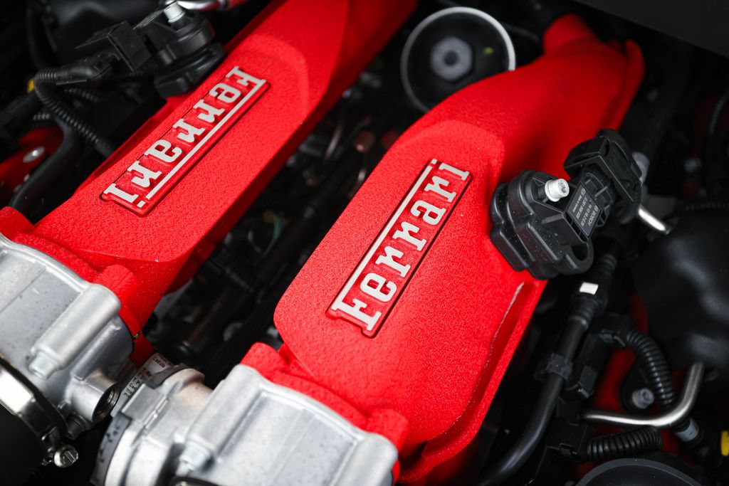 Used 2015 Ferrari California T RWD image 28