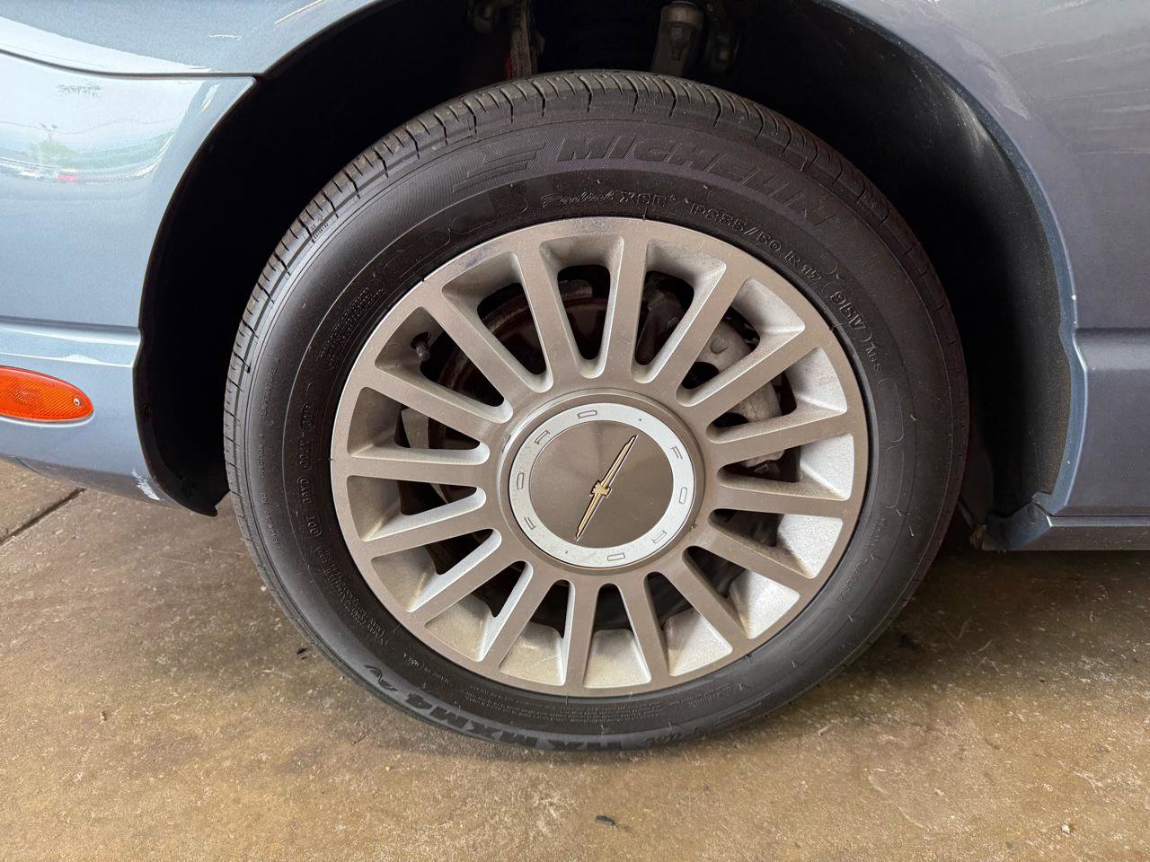 Used 2005 Ford Thunderbird RWD image 9