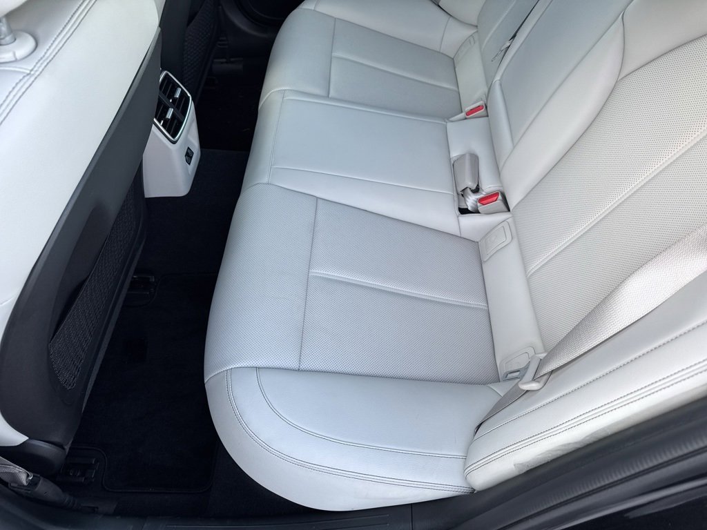 Used 2025 Genesis G70 2.5T image 16