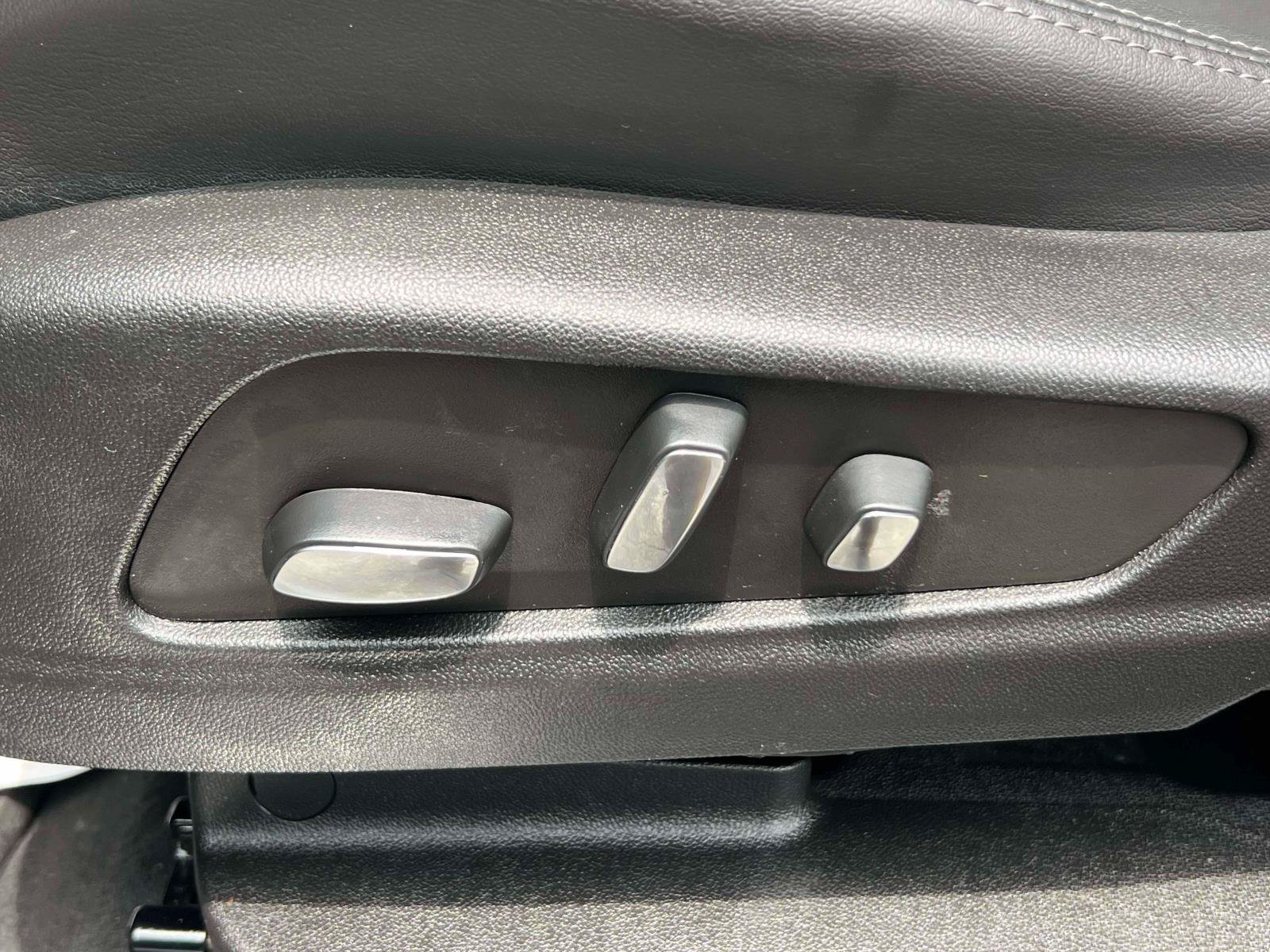 Certified 2023 Cadillac XT5 Premium Luxury AWD/4WD image 15