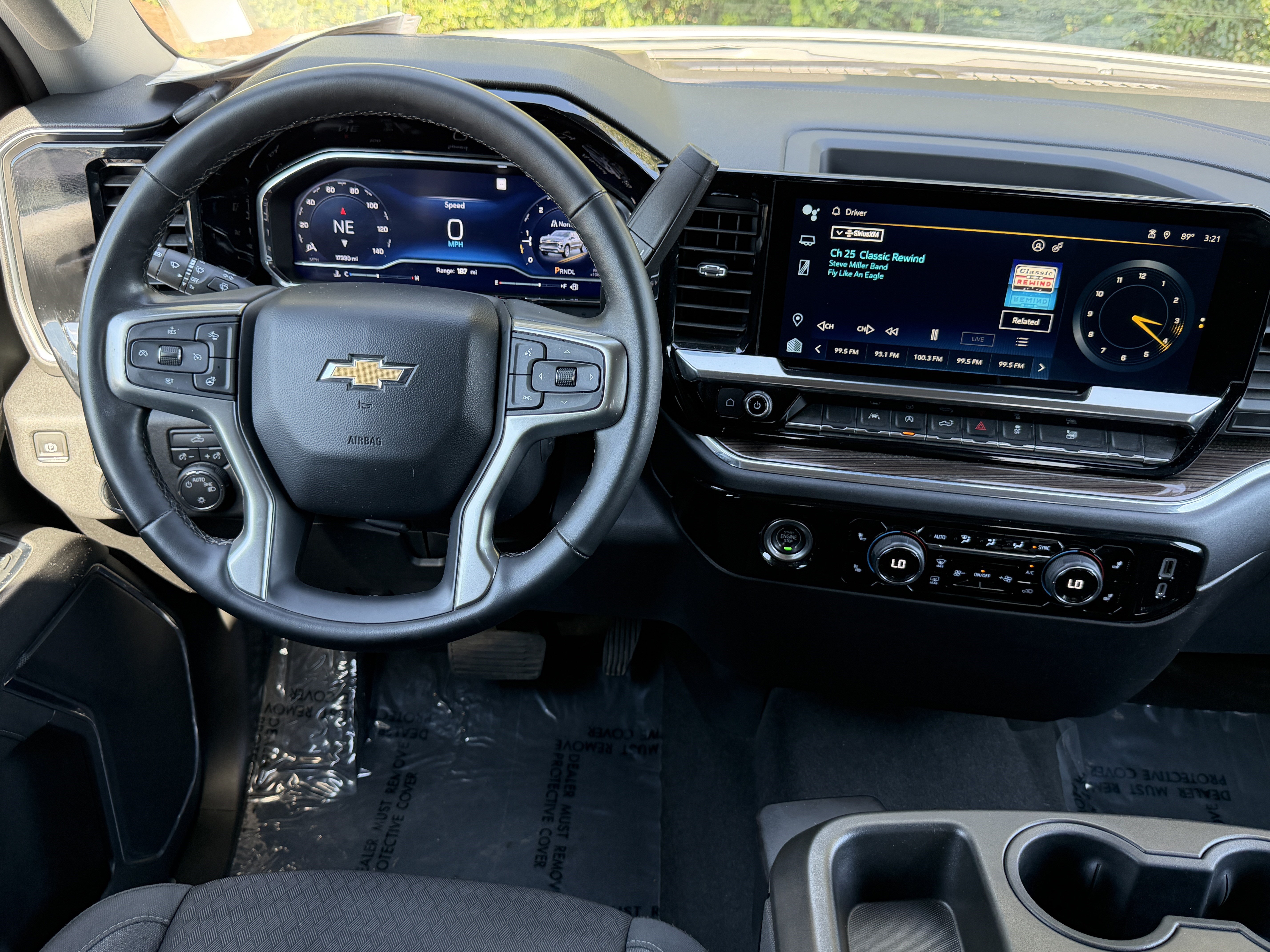 Used 2023 Chevrolet Silverado 1500 LT AWD/4WD image 19