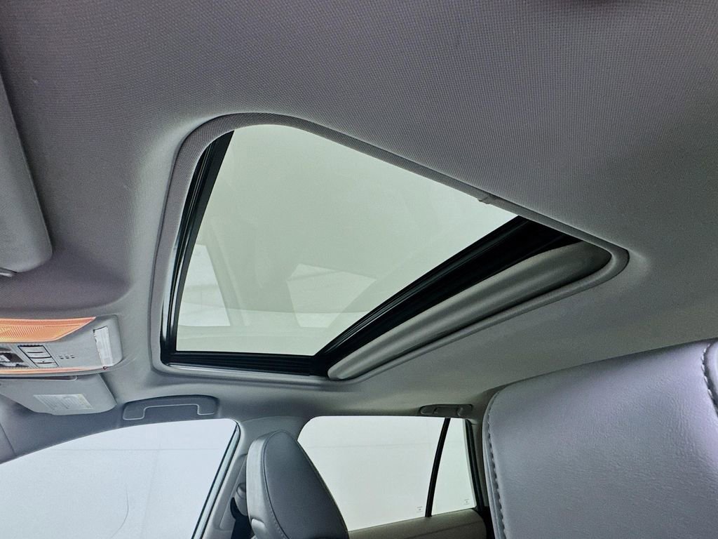 Used 2019 Toyota RAV4 XLE Premium image 13