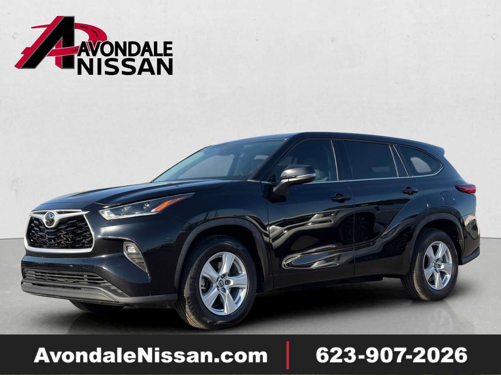 Used 2021 Toyota Highlander LE FWD image 1