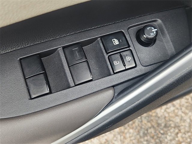 Used 2023 Toyota Corolla Cross XLE image 23