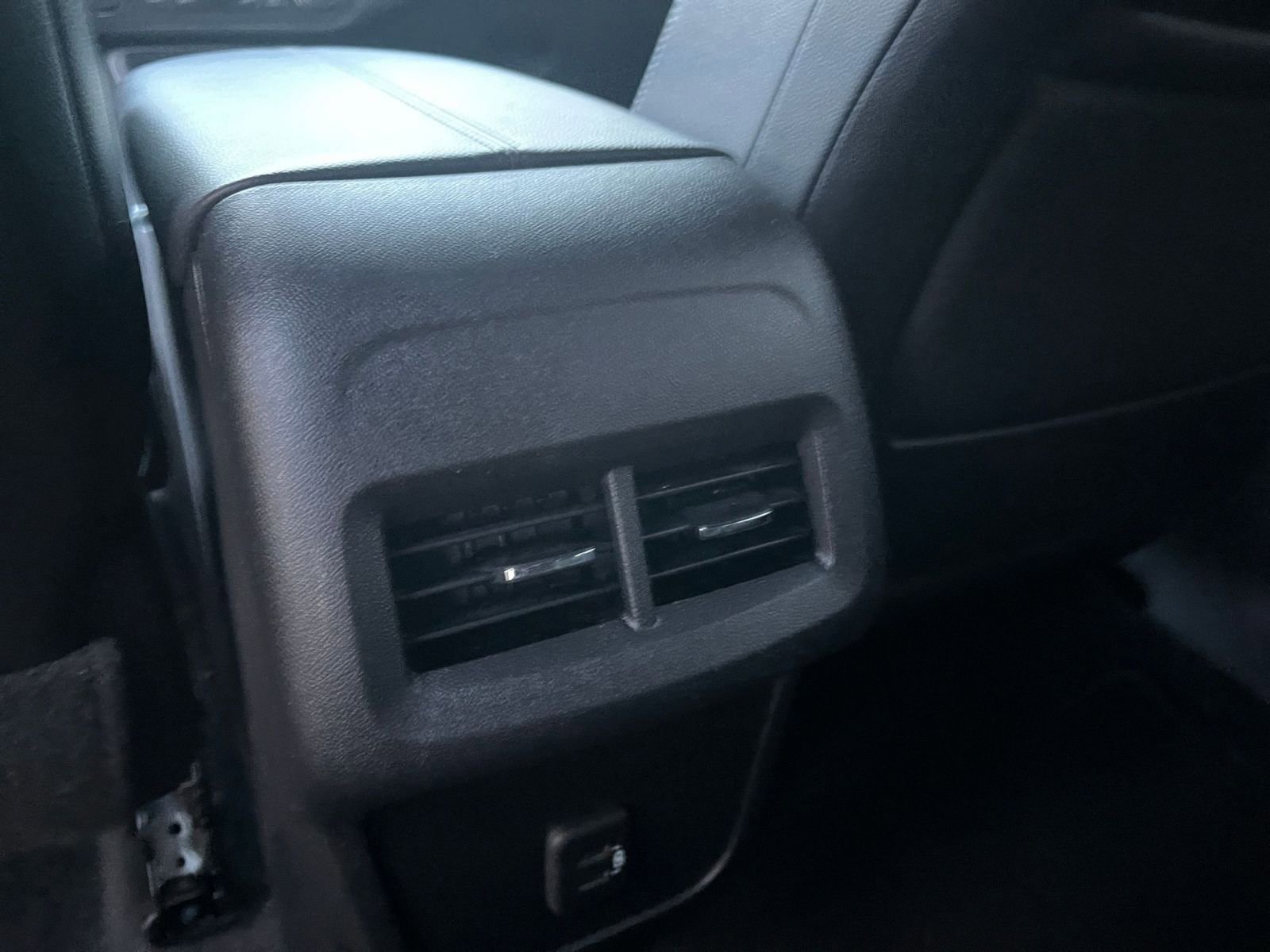 Used 2024 GMC Terrain SLT image 23