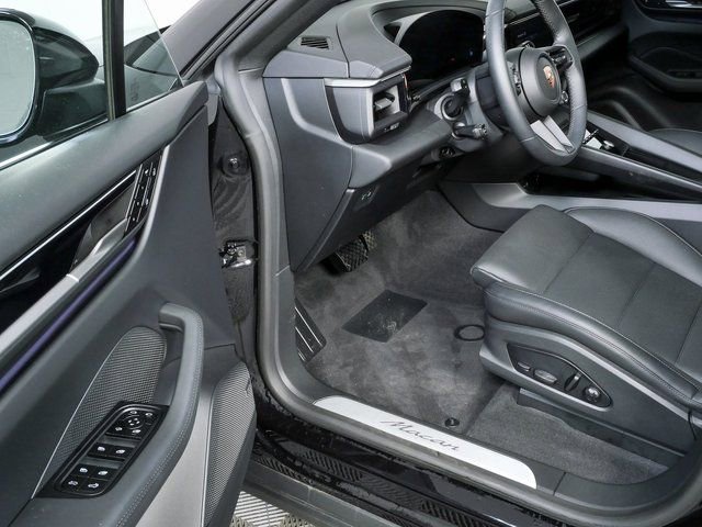 Certified 2025 Porsche Macan Electric RWD image 8