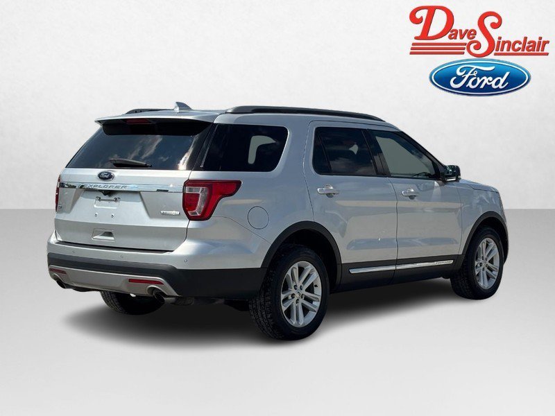Used 2016 Ford Explorer XLT w/ Equipment Group 202A FWD image 7