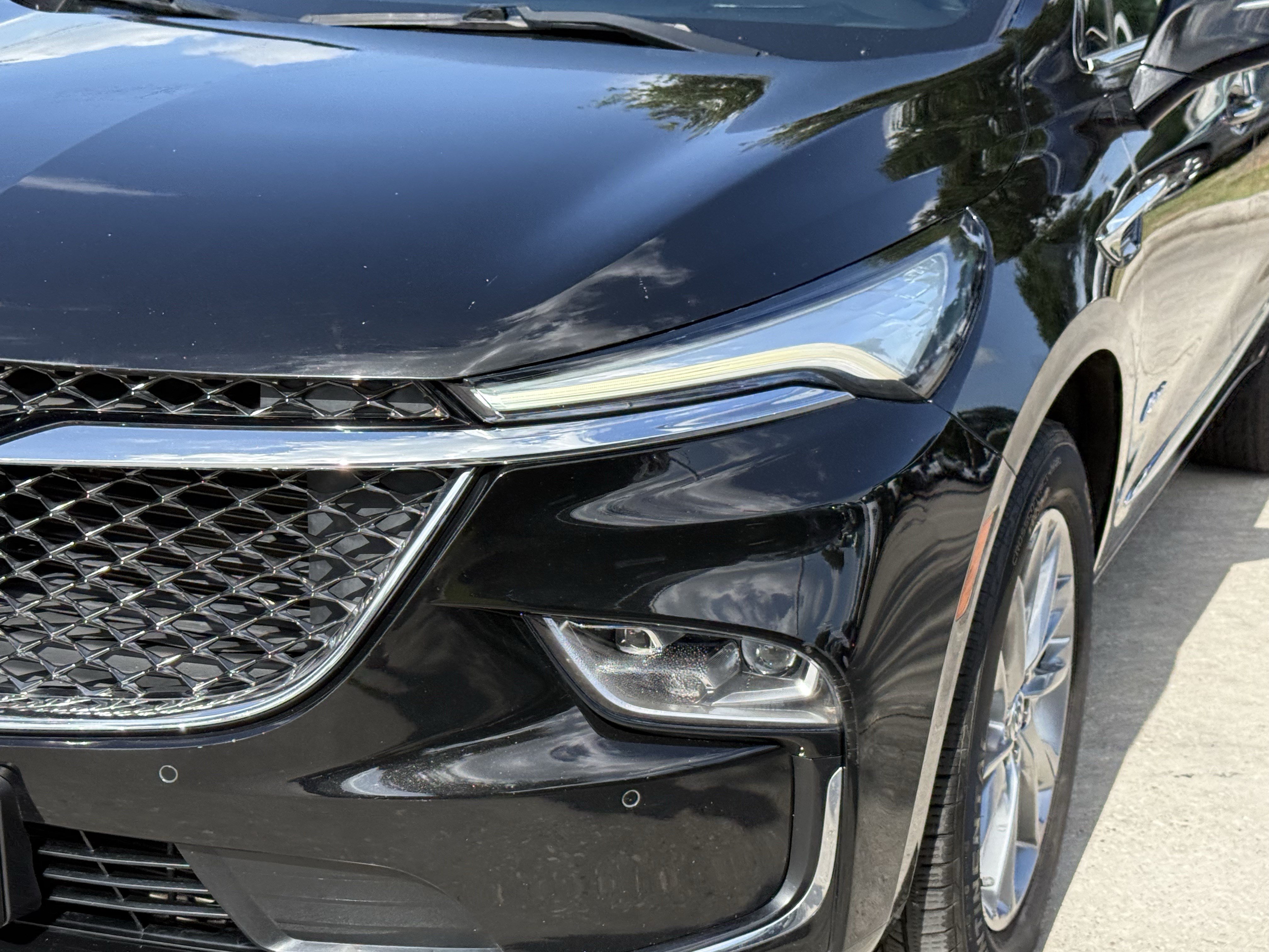 Used 2023 Buick Enclave Avenir w/ Avenir Technology Package FWD image 11