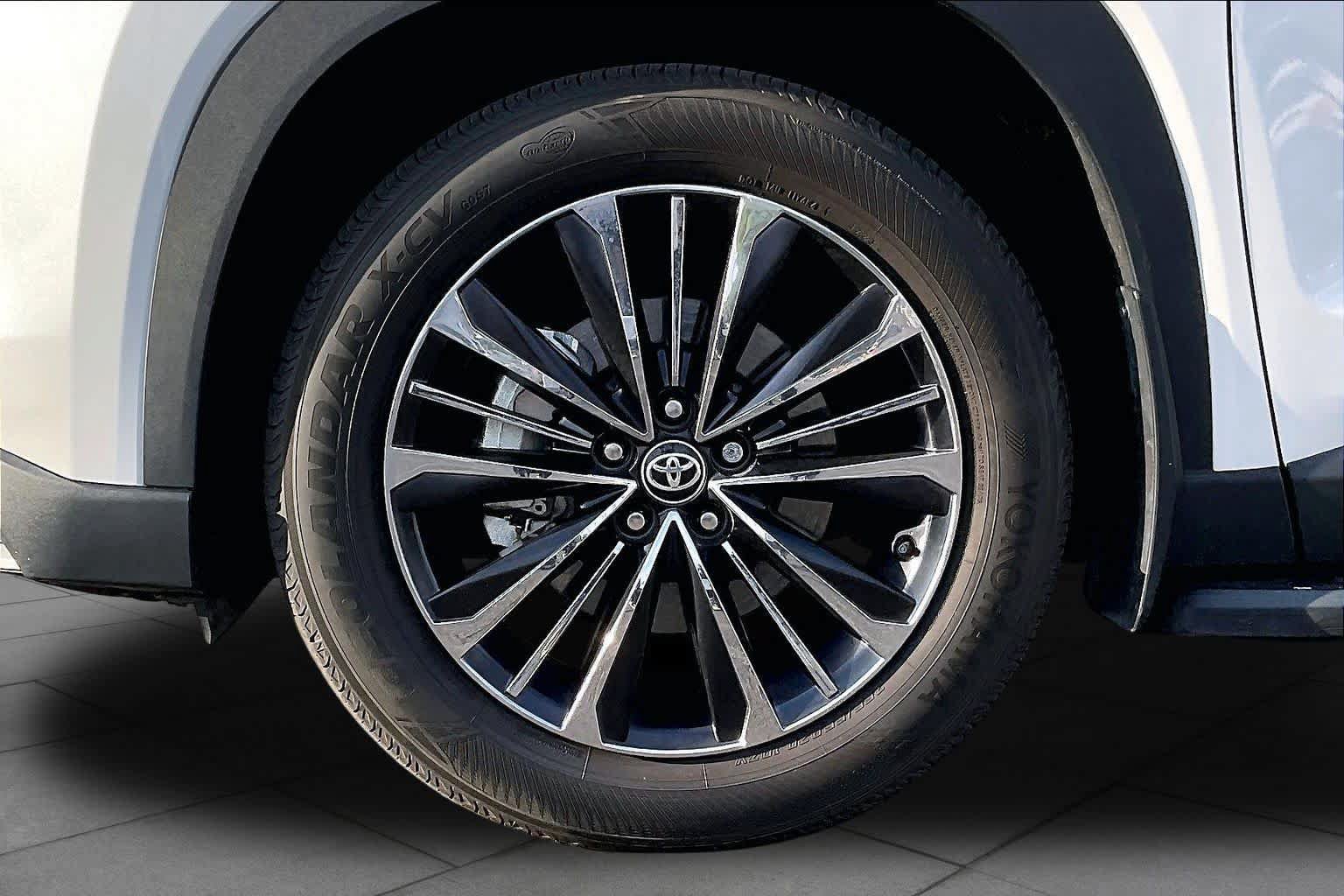 Used 2024 Toyota Grand Highlander AWD Hybrid image 10