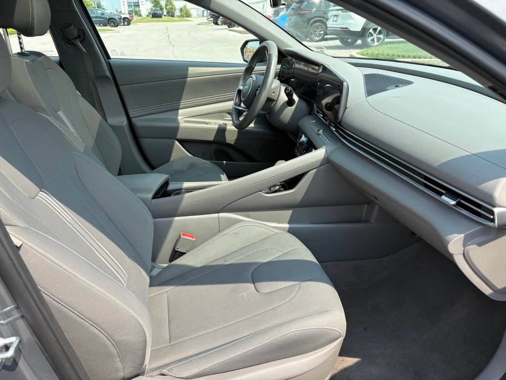 Used 2025 Hyundai Elantra SEL FWD image 21