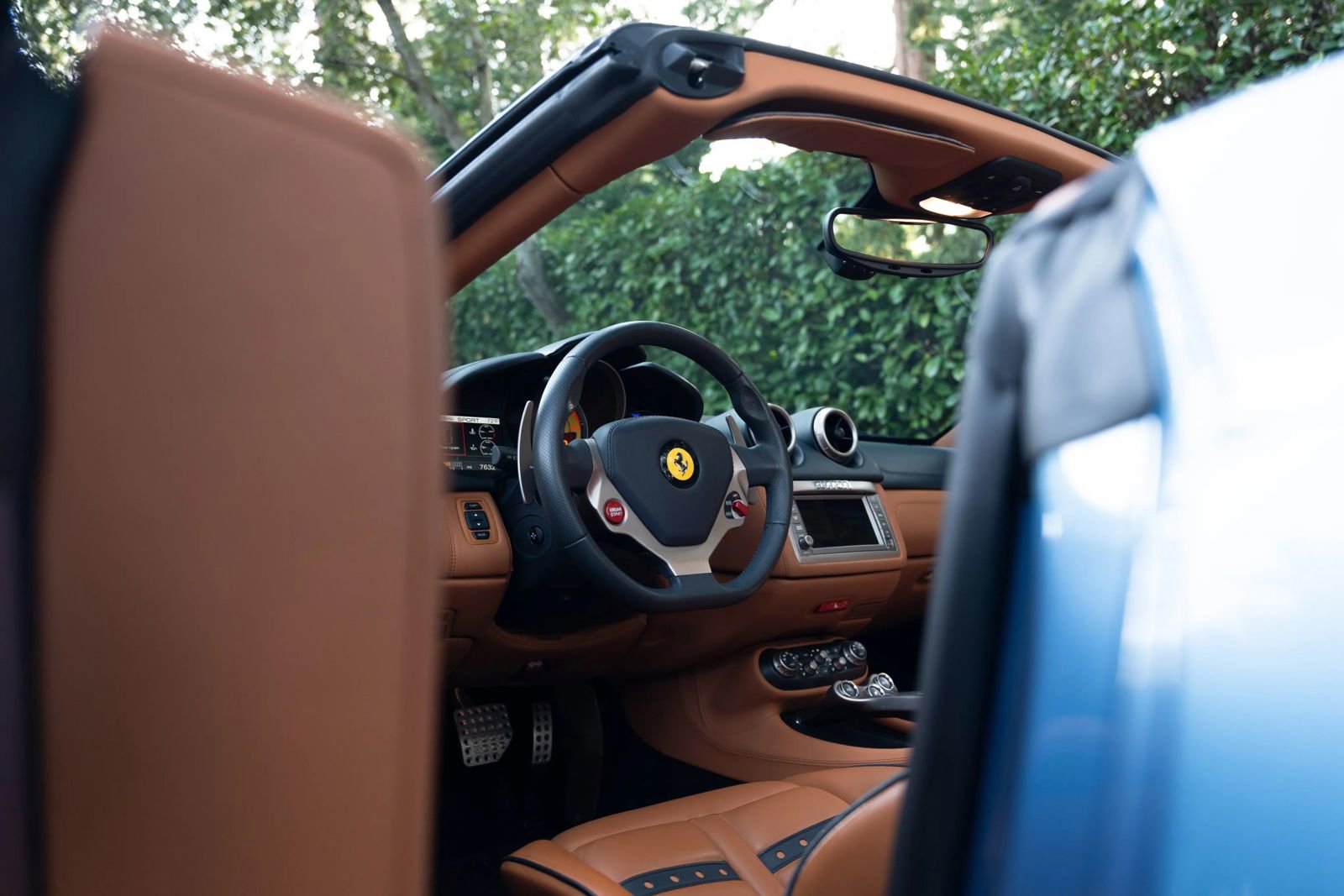 Used 2010 Ferrari California RWD image 28