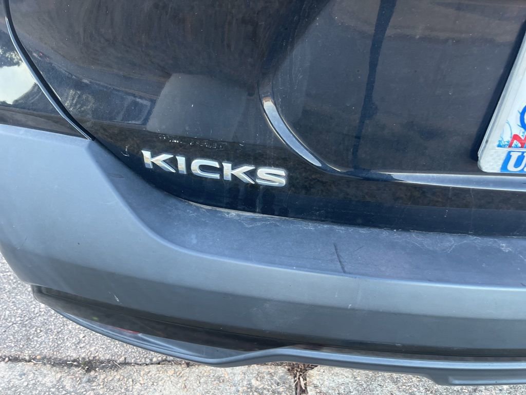 Used 2019 Nissan Kicks SR w/ SR Premium Package image 4