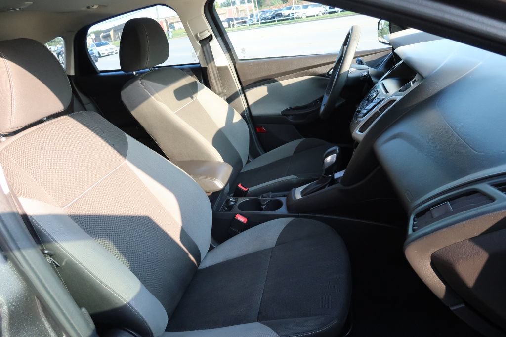 Used 2014 Ford Focus SE FWD image 9