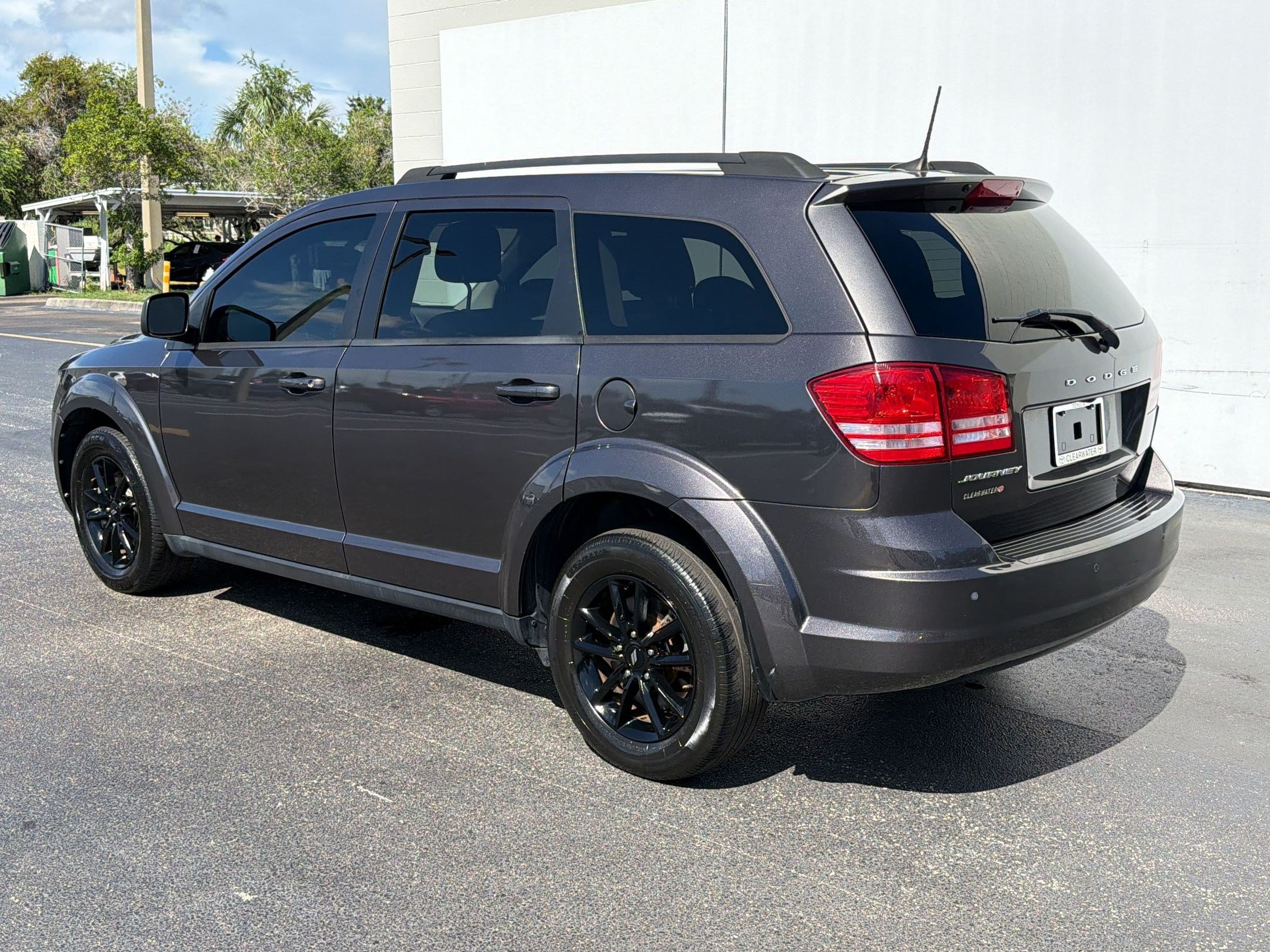 Used 2020 Dodge Journey SE w/ SE Popular Equipment Group FWD image 3