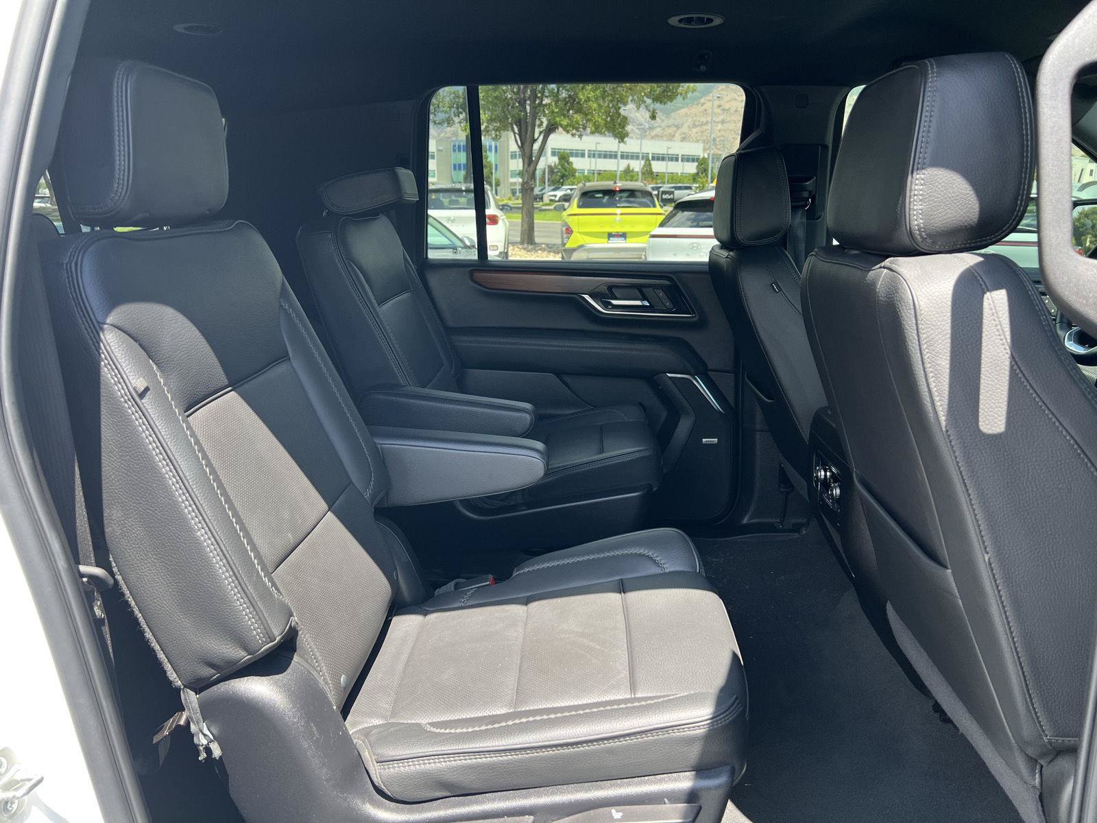 Used 2025 GMC Yukon XL Denali AWD/4WD image 25