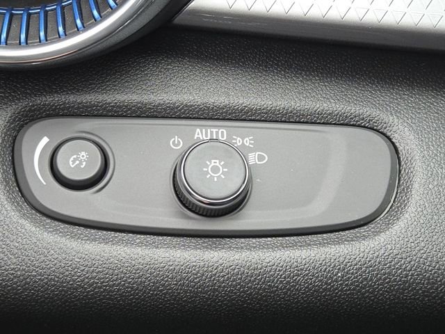 Certified 2025 Chevrolet Trax LT w/ Driver Confidence Package image 11