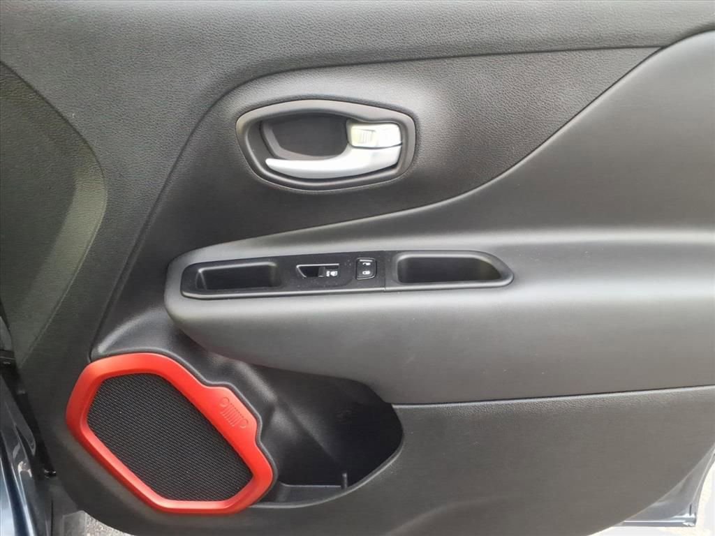 Used 2023 Jeep Renegade Trailhawk image 14