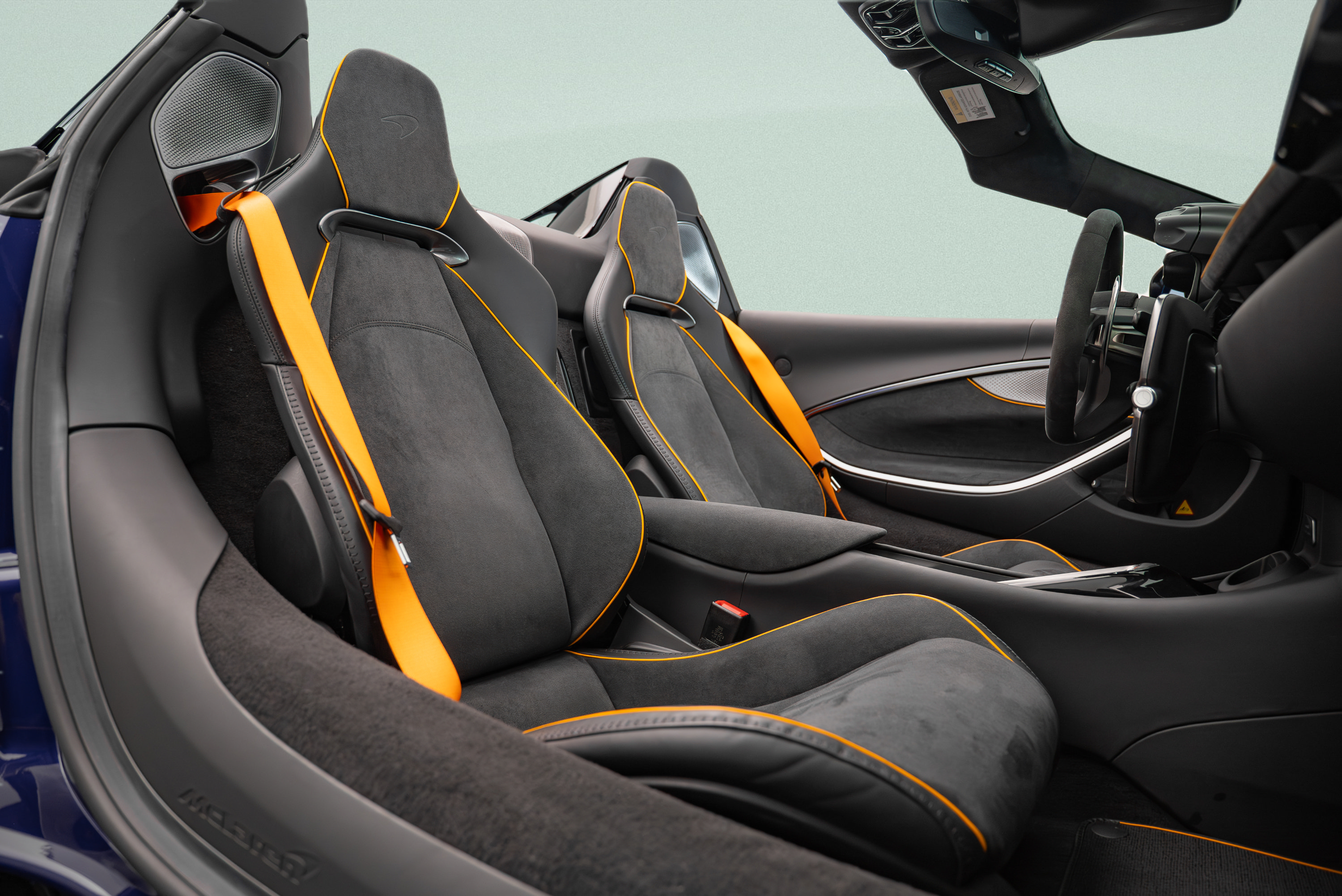 Used 2025 McLaren Artura Spider RWD image 12