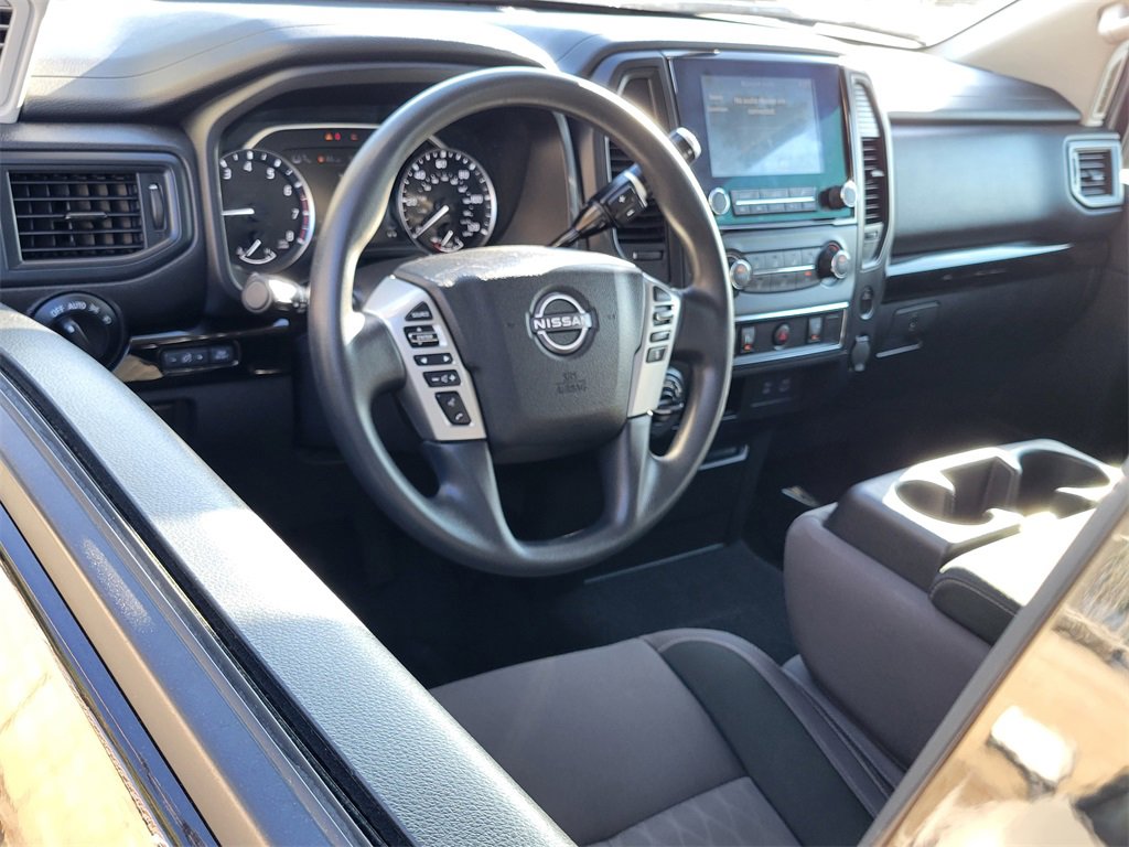 Used 2023 Nissan Titan SV image 3