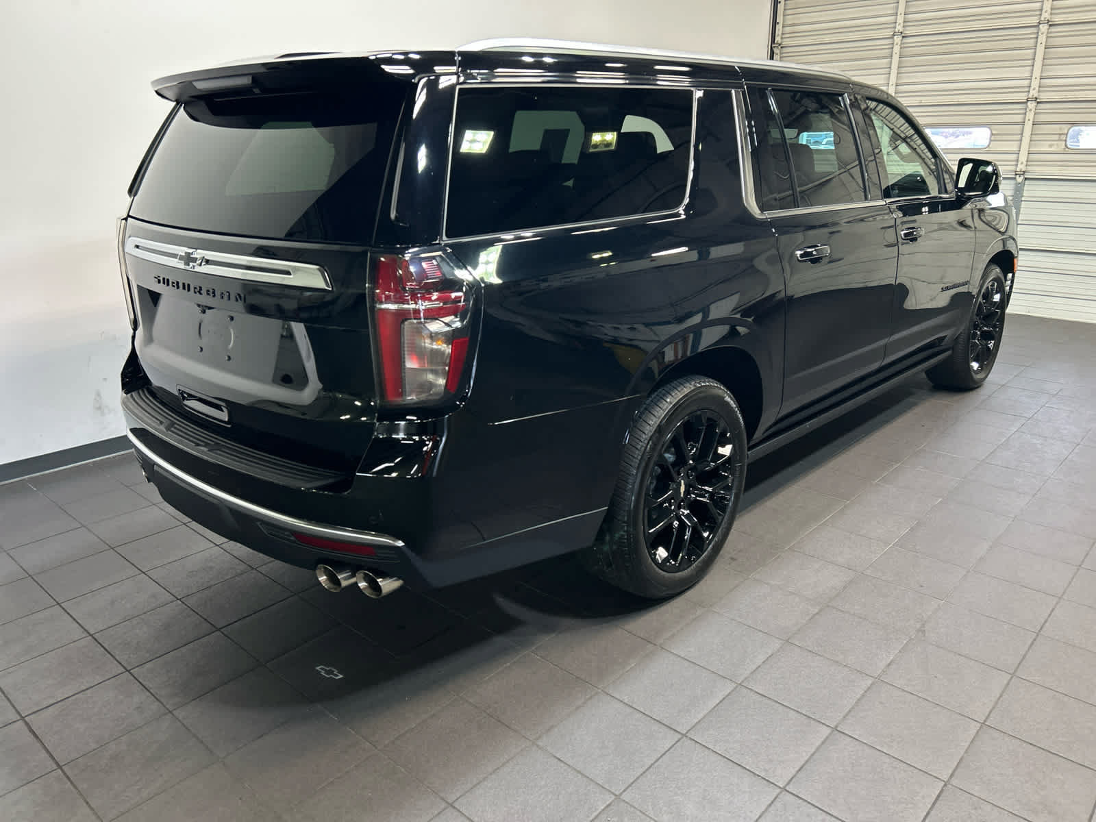 Used 2024 Chevrolet Suburban High Country AWD/4WD image 3