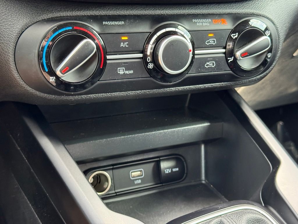 Used 2025 Kia Soul LX FWD image 33