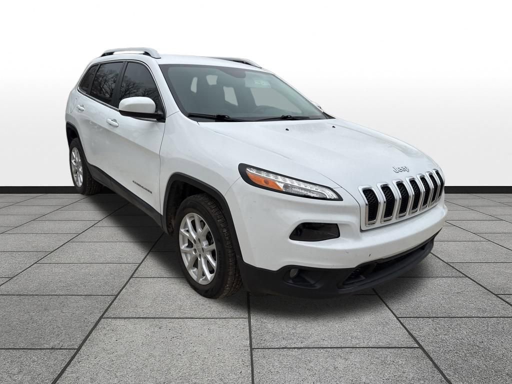 Used 2017 Jeep Cherokee Latitude image 3