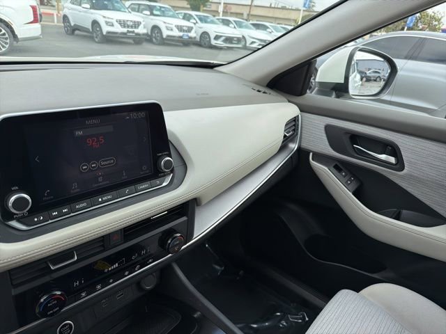 Used 2023 Nissan Rogue SV image 11