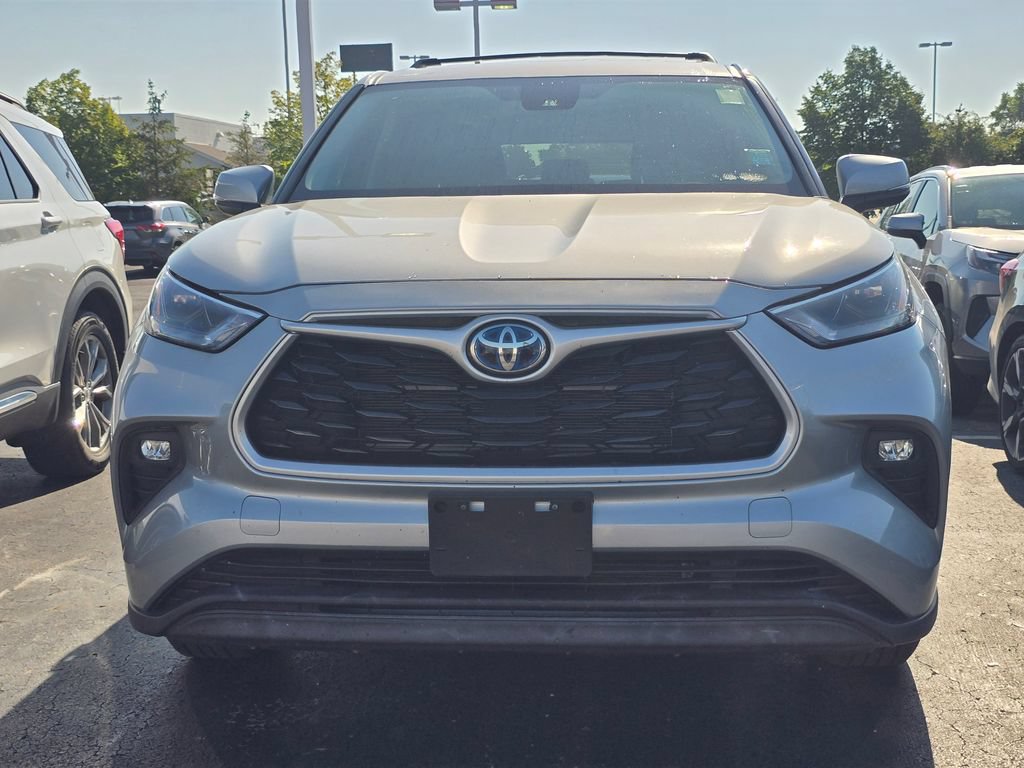 Used 2022 Toyota Highlander LE AWD/4WD image 2