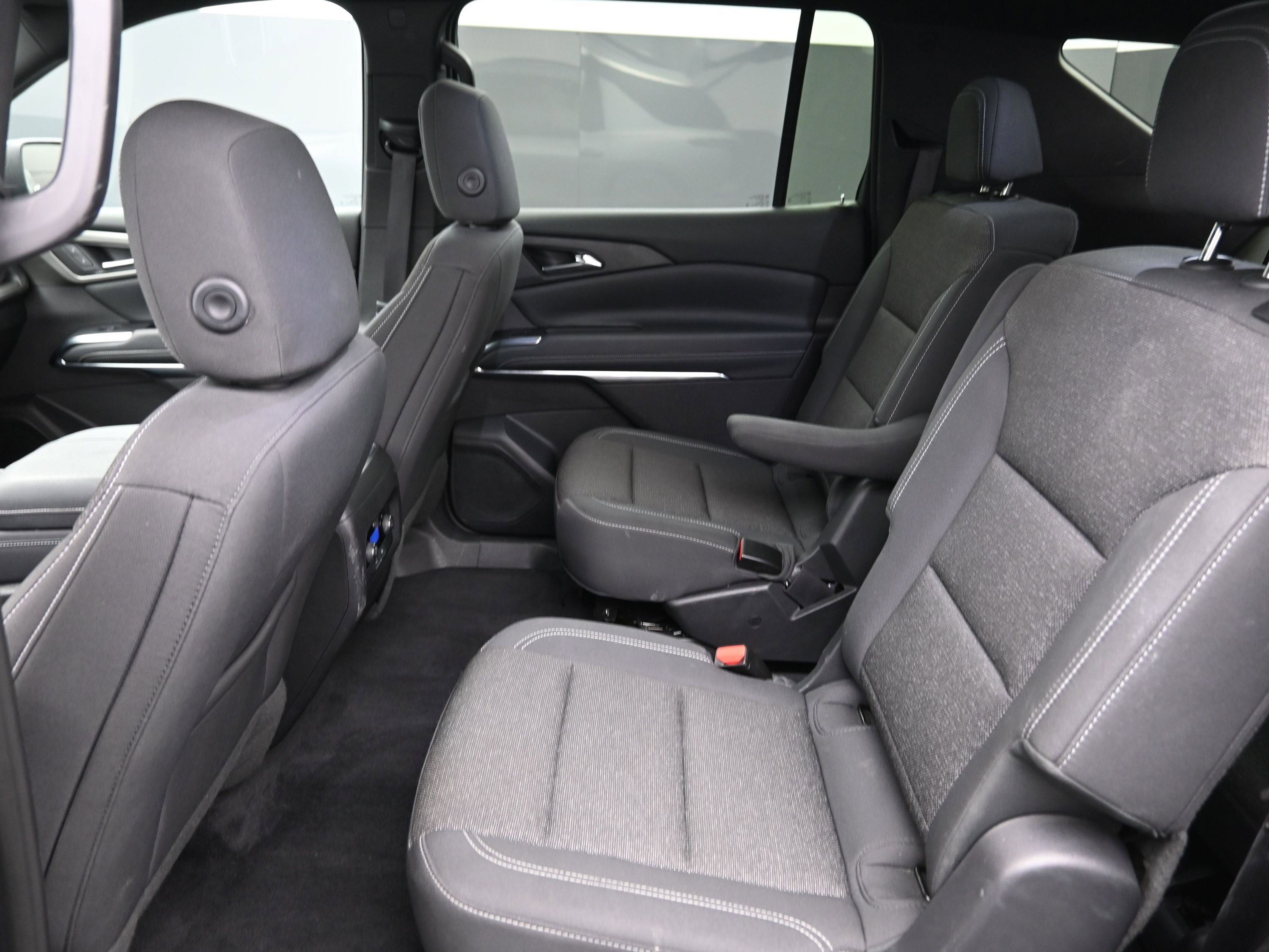 Used 2025 Chevrolet Traverse LT image 17