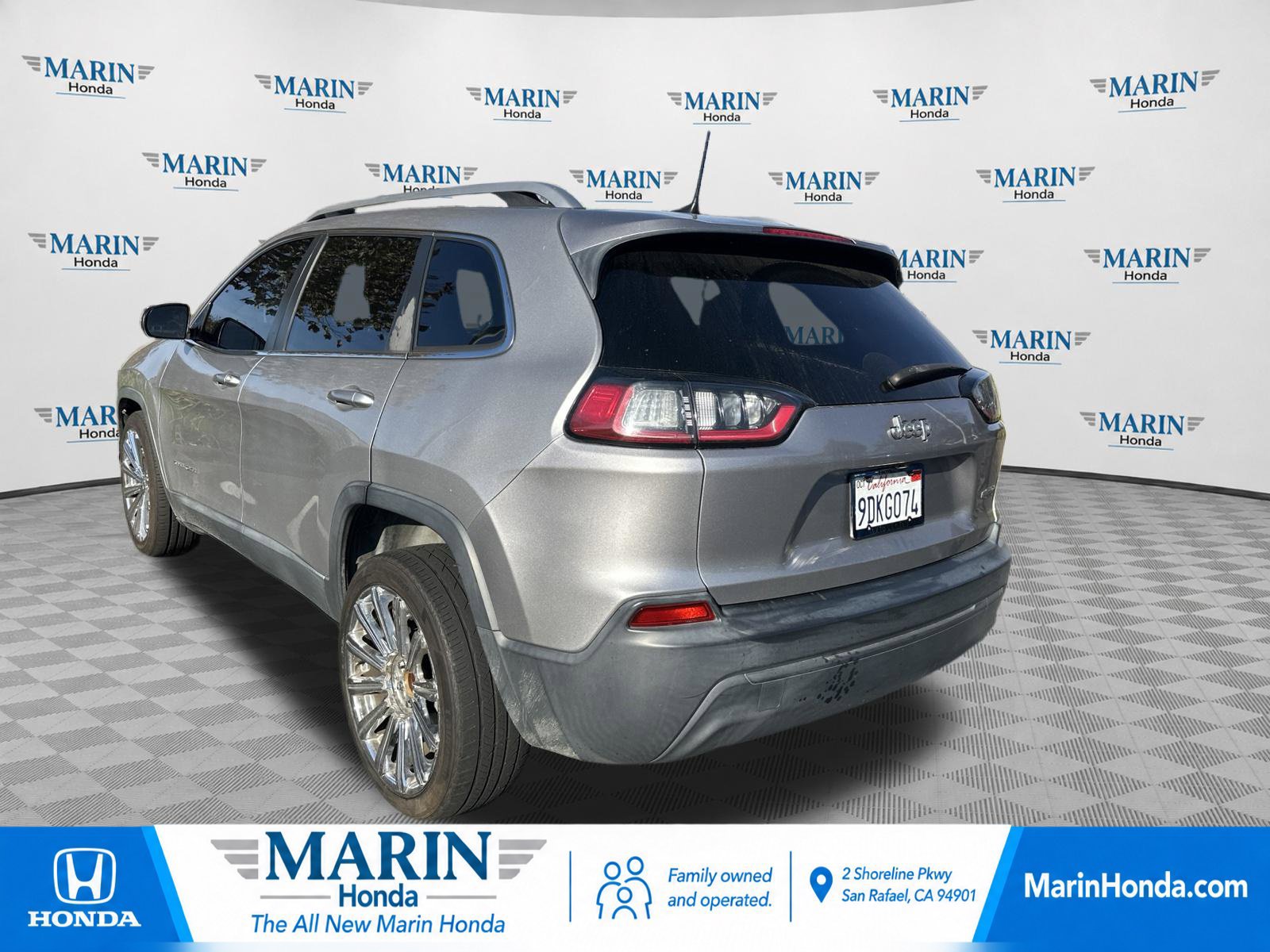Used 2019 Jeep Cherokee Latitude w/ Popular Appearance Group FWD image 6