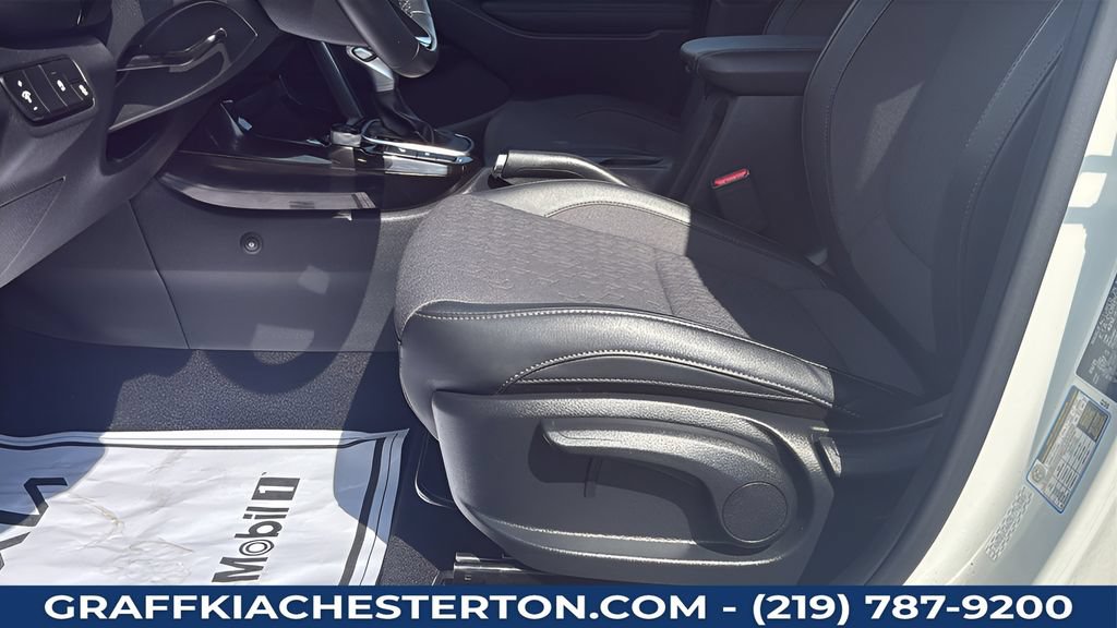 Used 2025 Kia Seltos S AWD/4WD image 26
