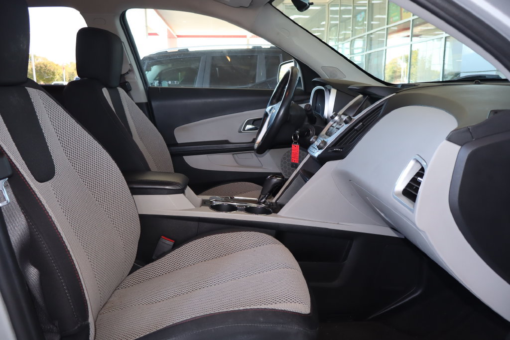 Used 2017 Chevrolet Equinox LT w/ Driver Confidence Package II AWD/4WD image 36