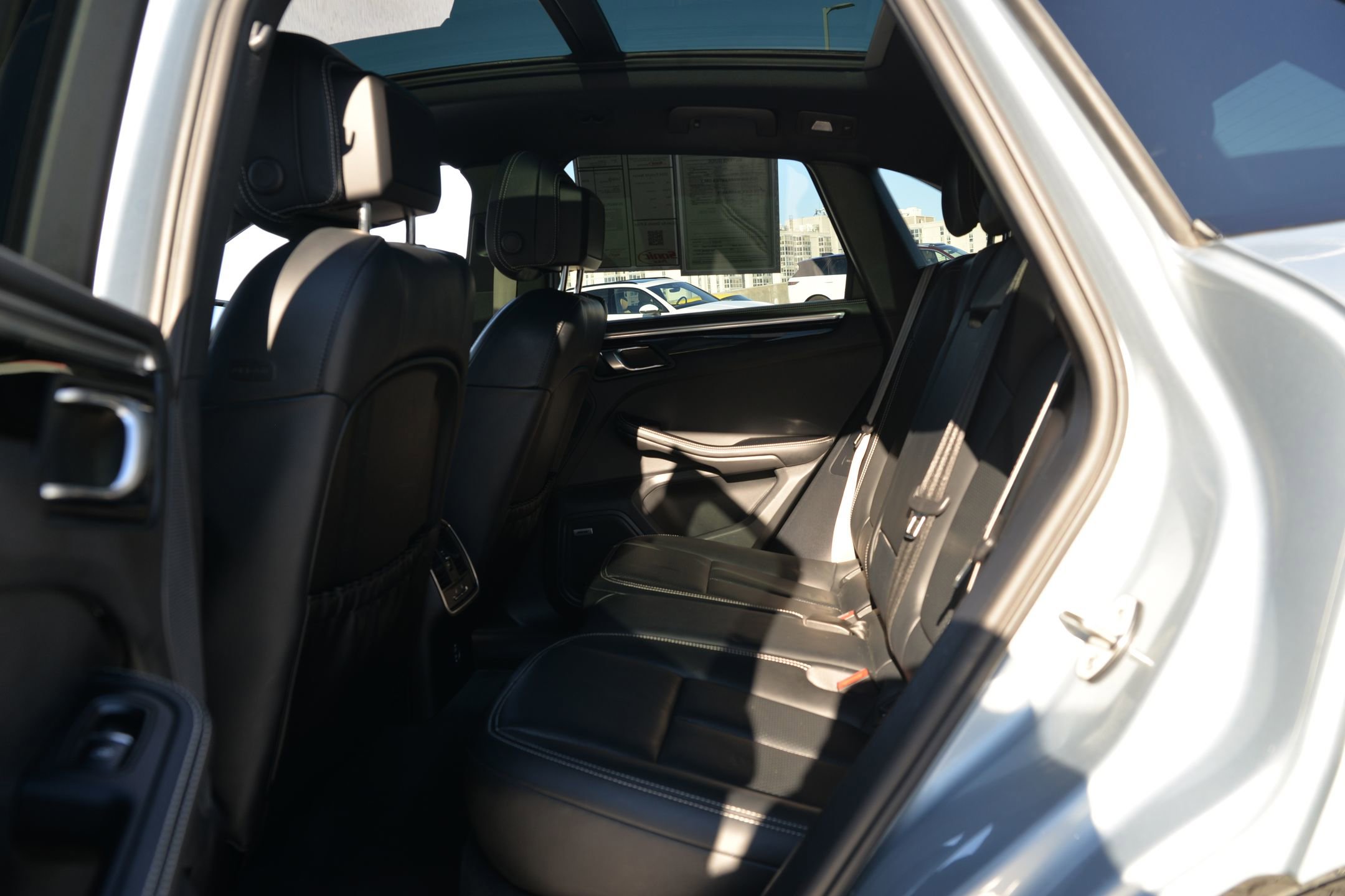 Certified 2024 Porsche Macan Turbo image 14