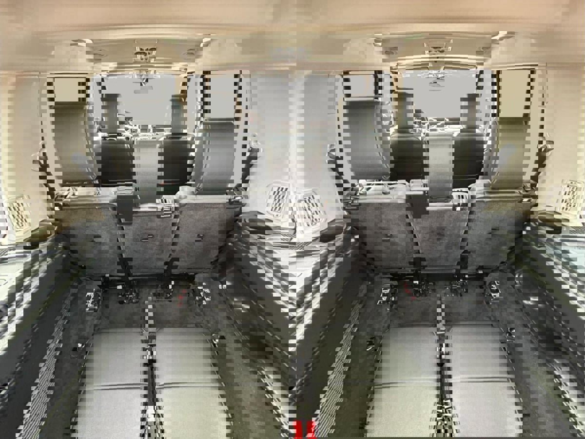 Used 2016 Land Rover LR4 image 23