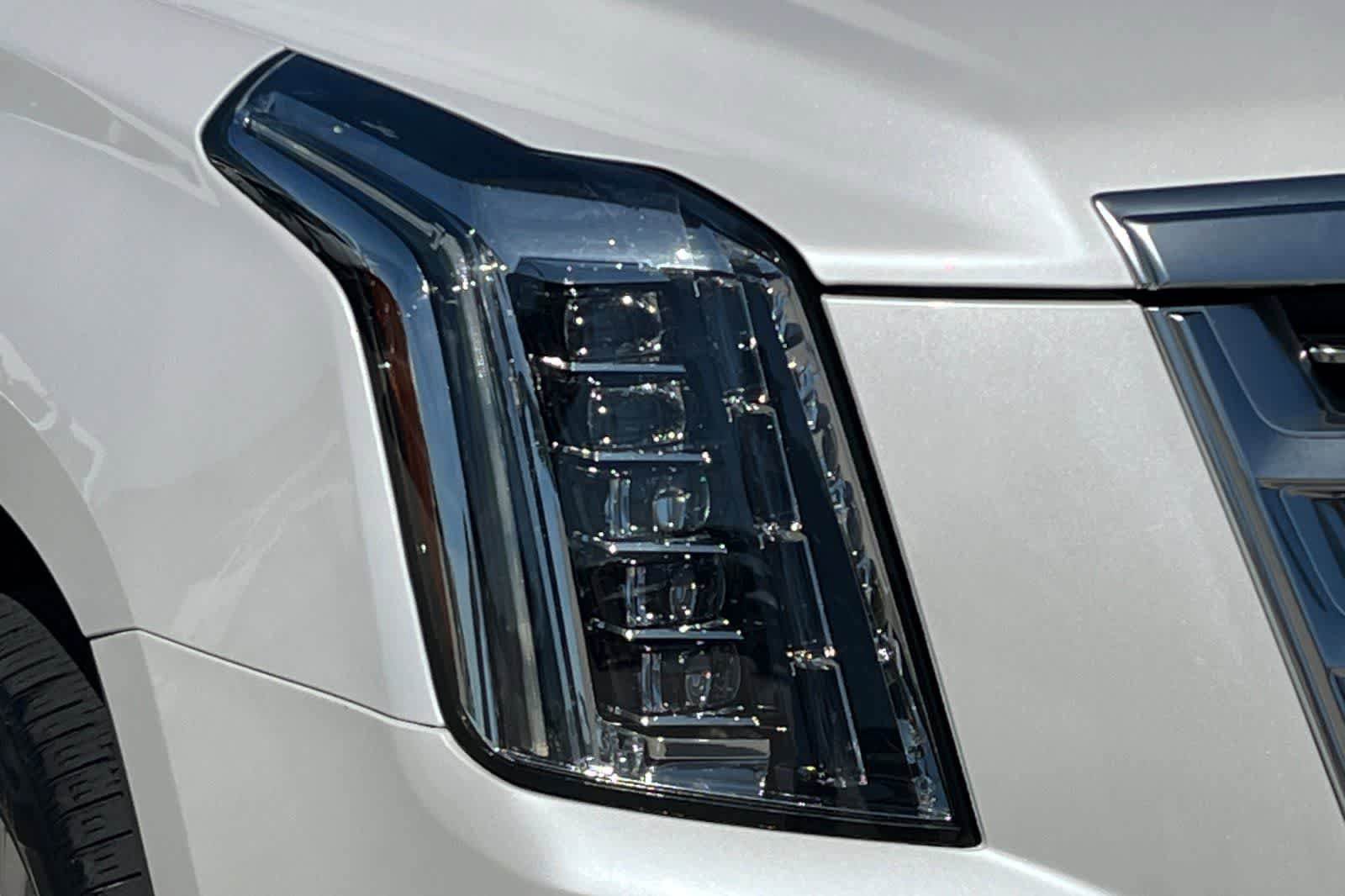 Used 2019 Cadillac Escalade Platinum AWD/4WD image 38