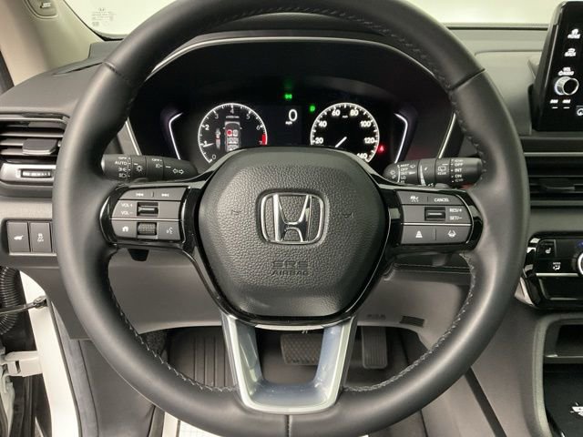 Certified 2025 Honda Pilot Touring image 14