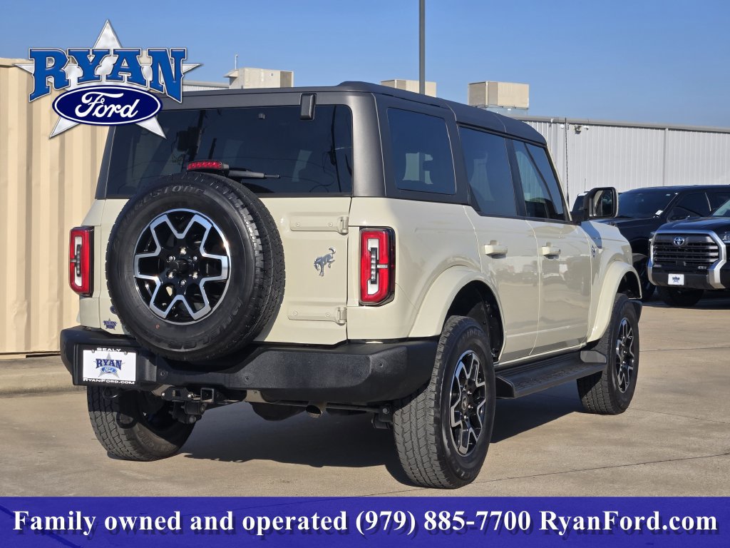 Used 2025 Ford Bronco Outer Banks AWD/4WD image 3