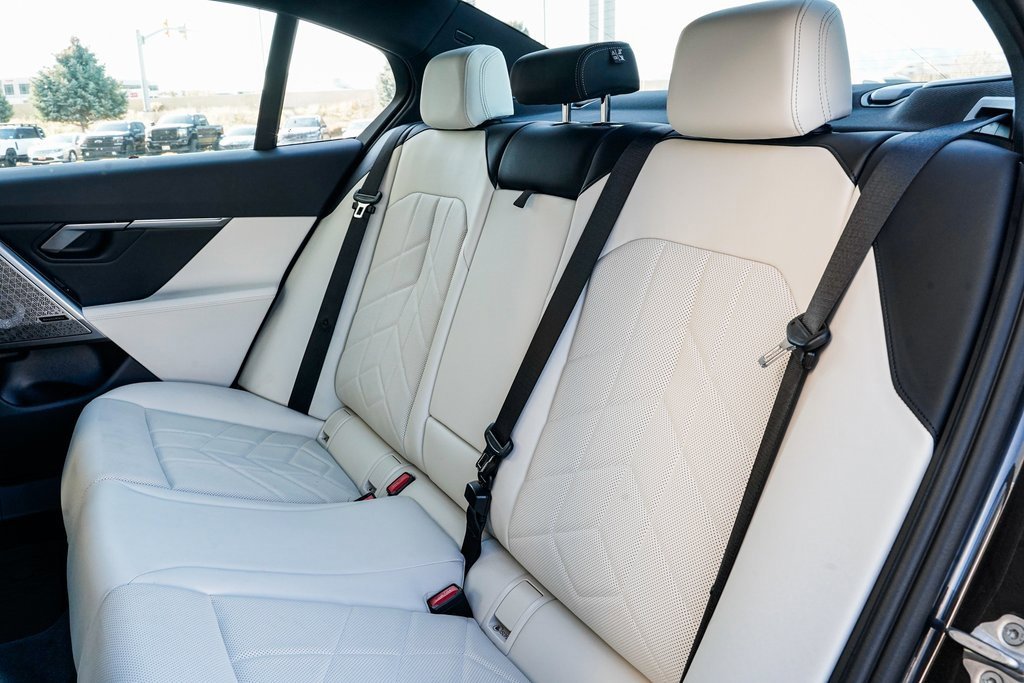 Used 2025 BMW i5 xDrive40 w/ Premium Package image 14