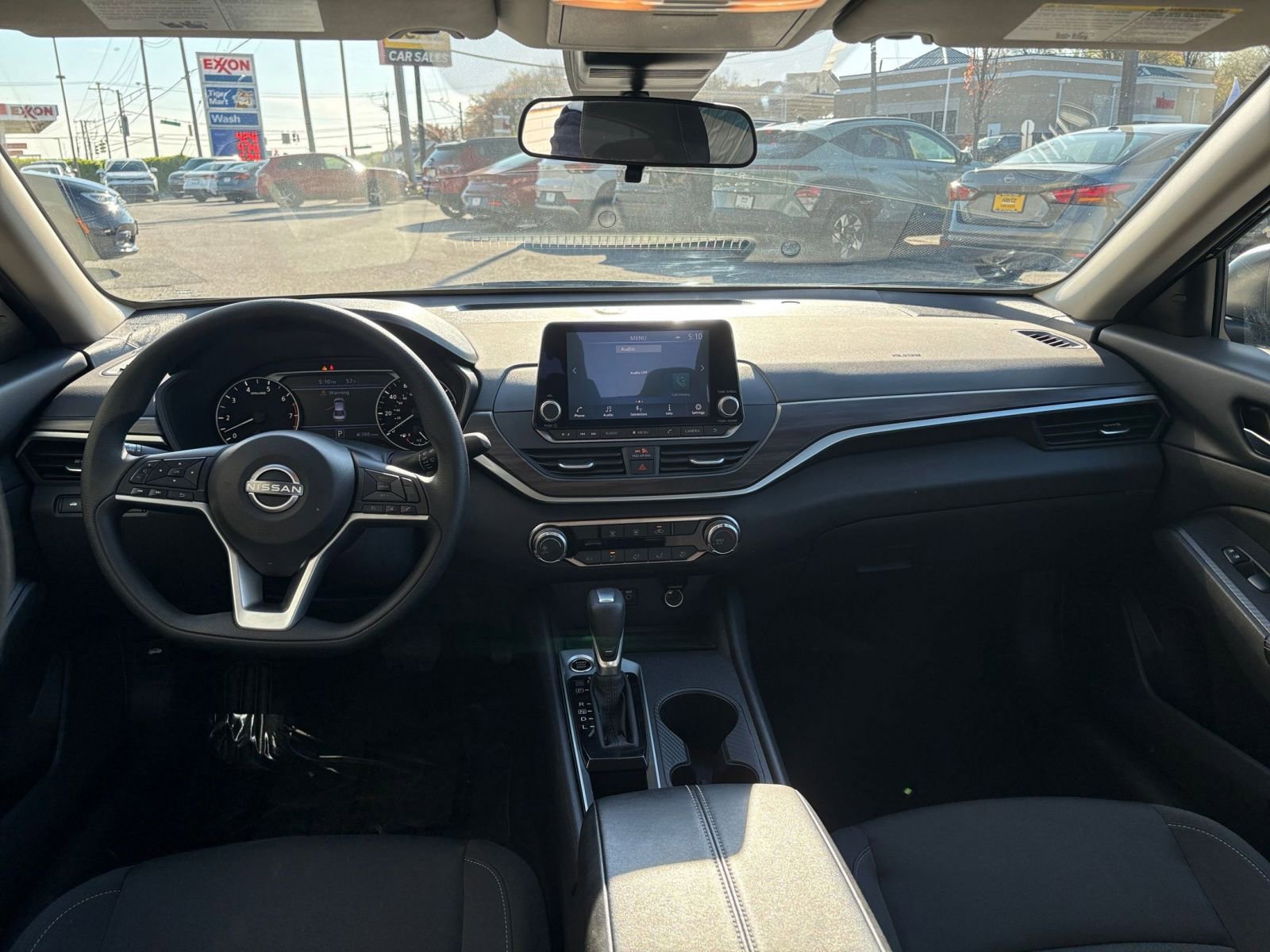 Used 2025 Nissan Altima 2.5 SV FWD image 33