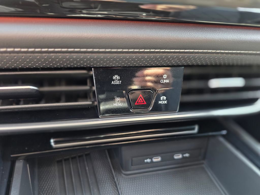 Used 2025 Volkswagen Atlas SEL Premium R-Line image 37