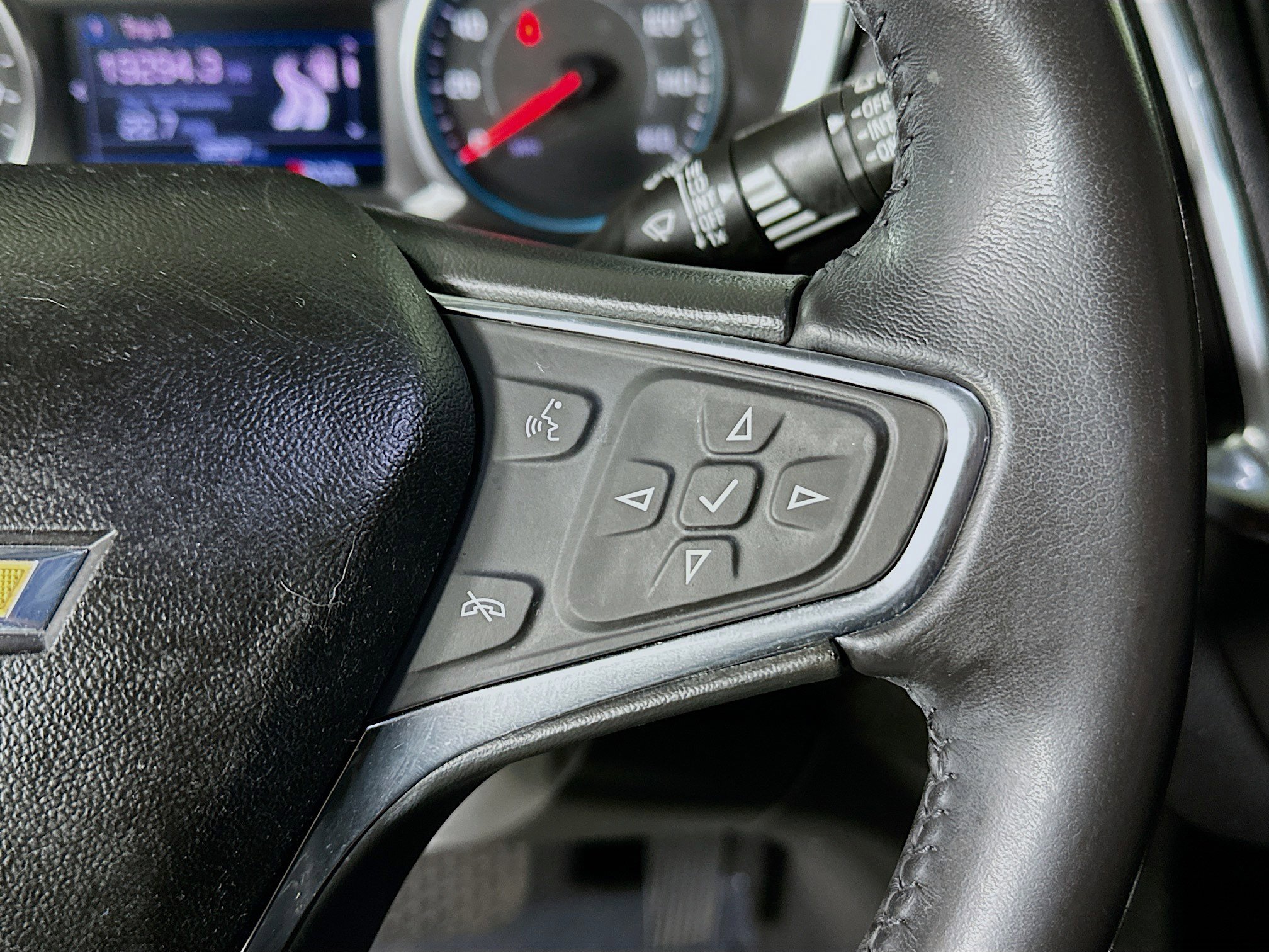 Used 2020 Chevrolet Equinox LT FWD image 17
