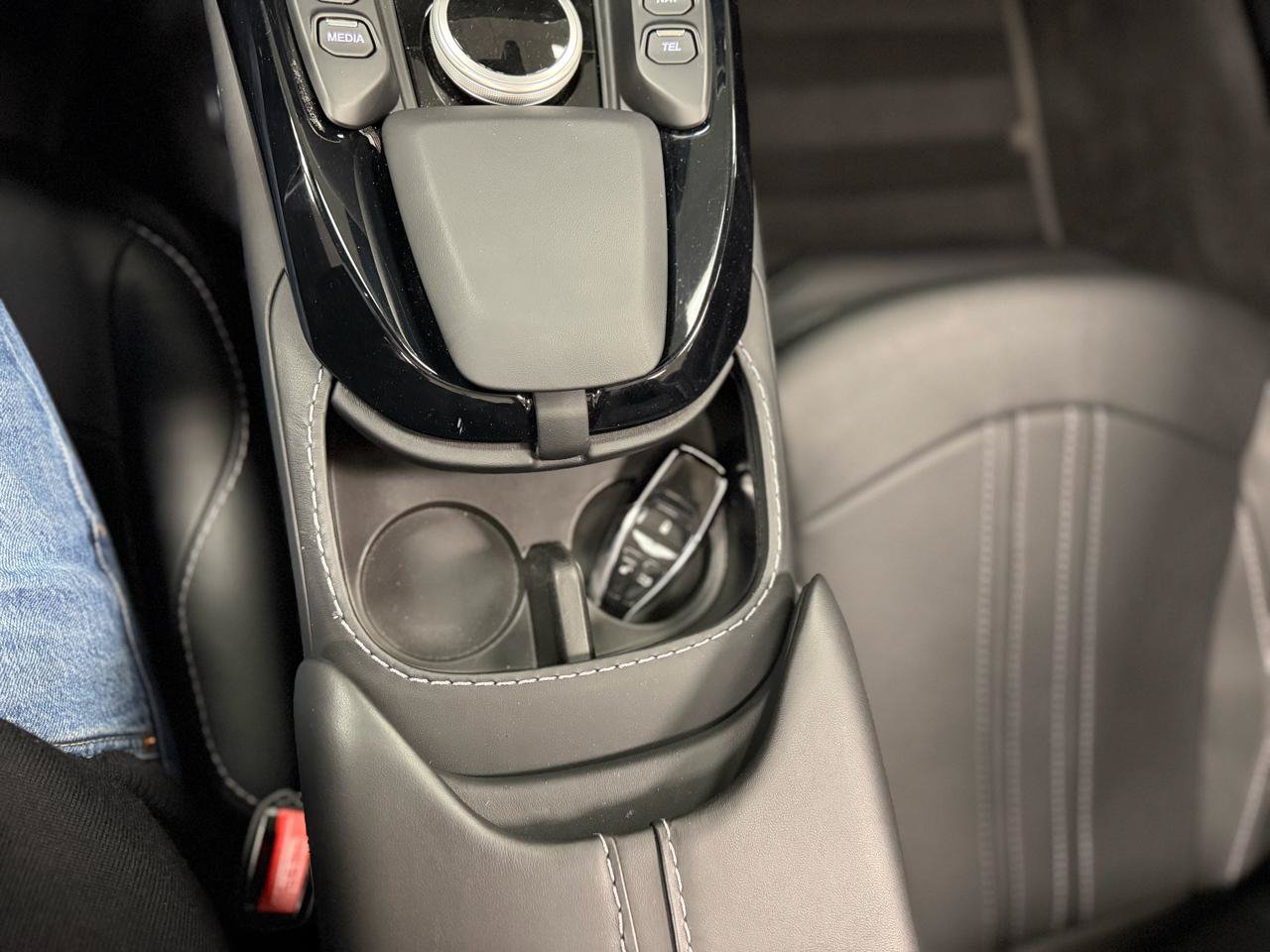 Used 2023 Aston Martin V8 Vantage Roadster RWD image 30