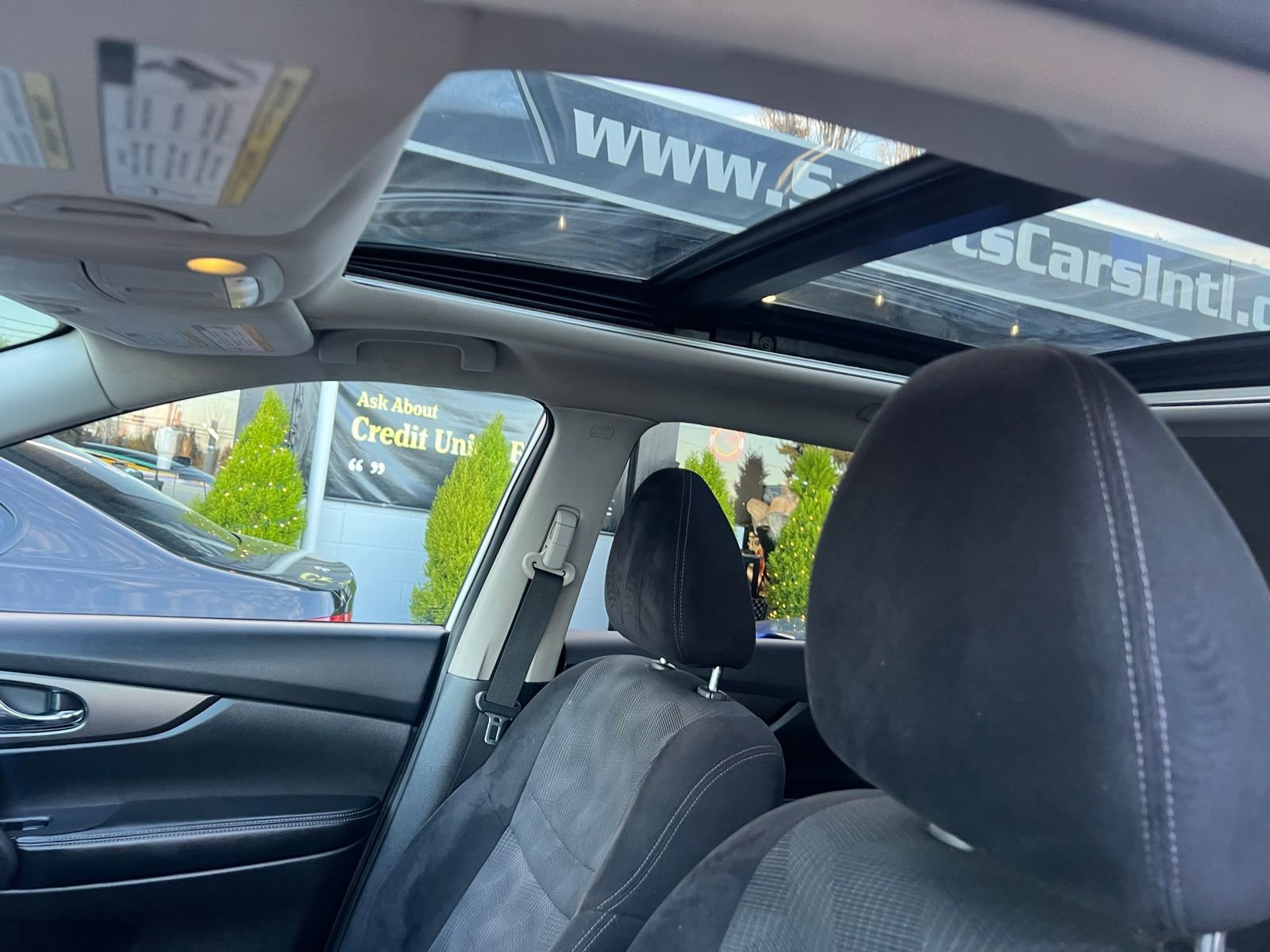 Used 2015 Nissan Rogue SV w/ SV Moonroof Package image 22