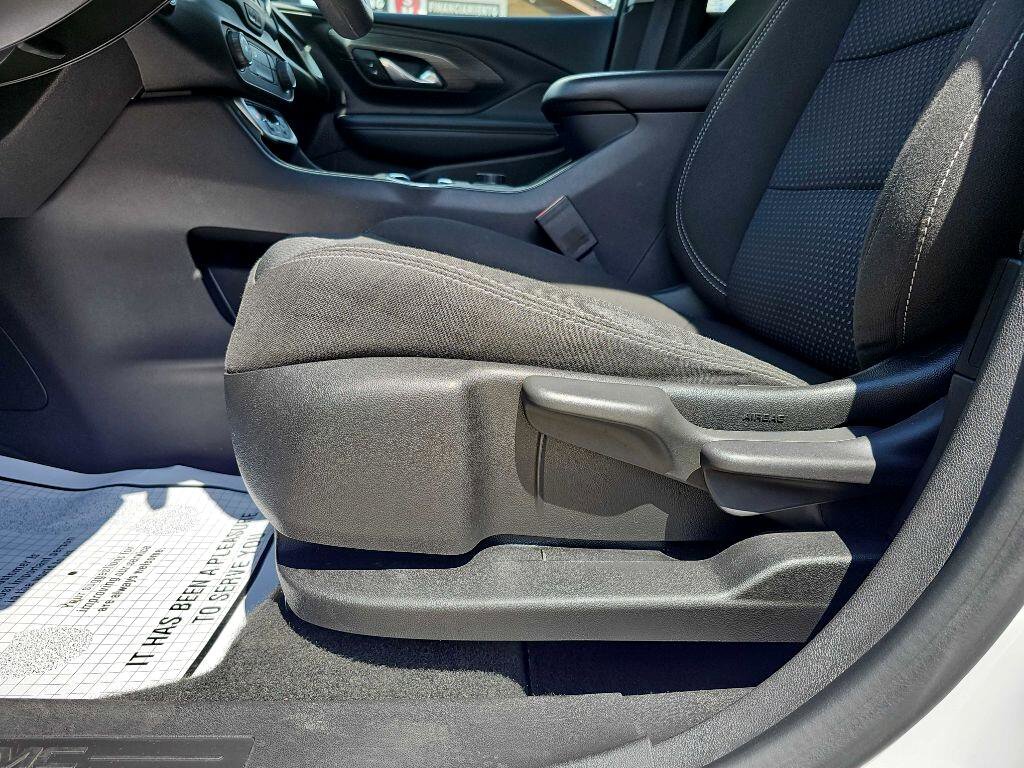 Used 2024 GMC Terrain SLE image 21