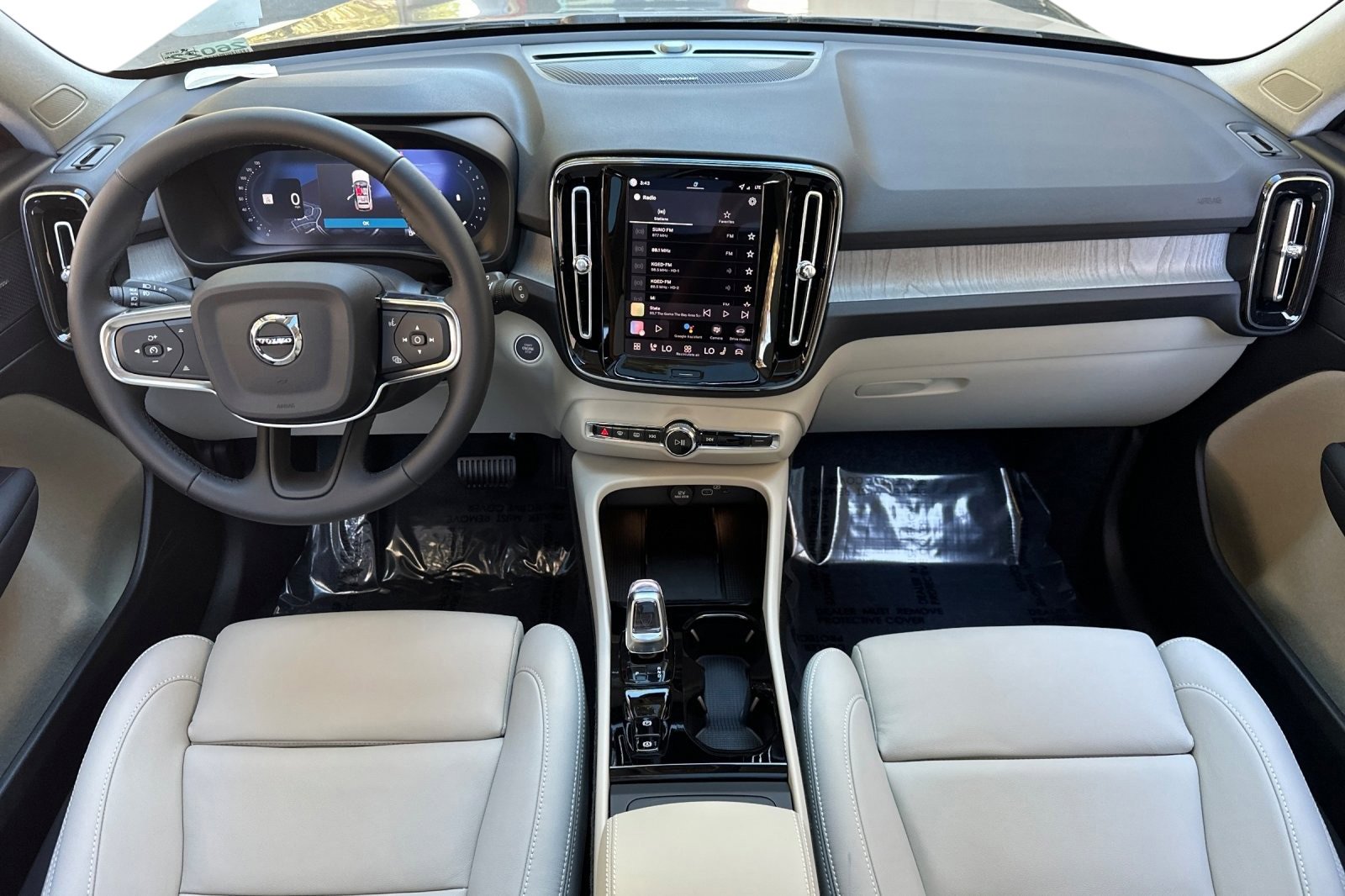 New 2026 Volvo XC40 B5 Ultra w/ Climate Package image 3