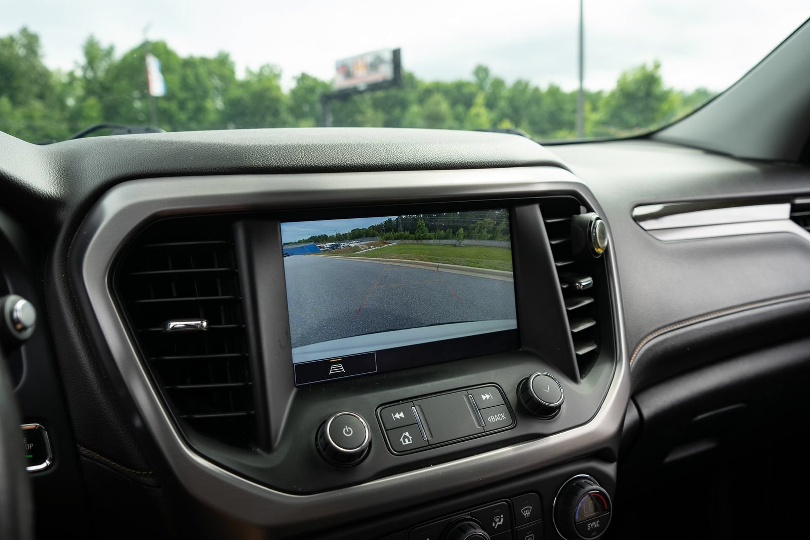 Used 2022 GMC Acadia AT4 w/ Preferred Package AWD/4WD image 26