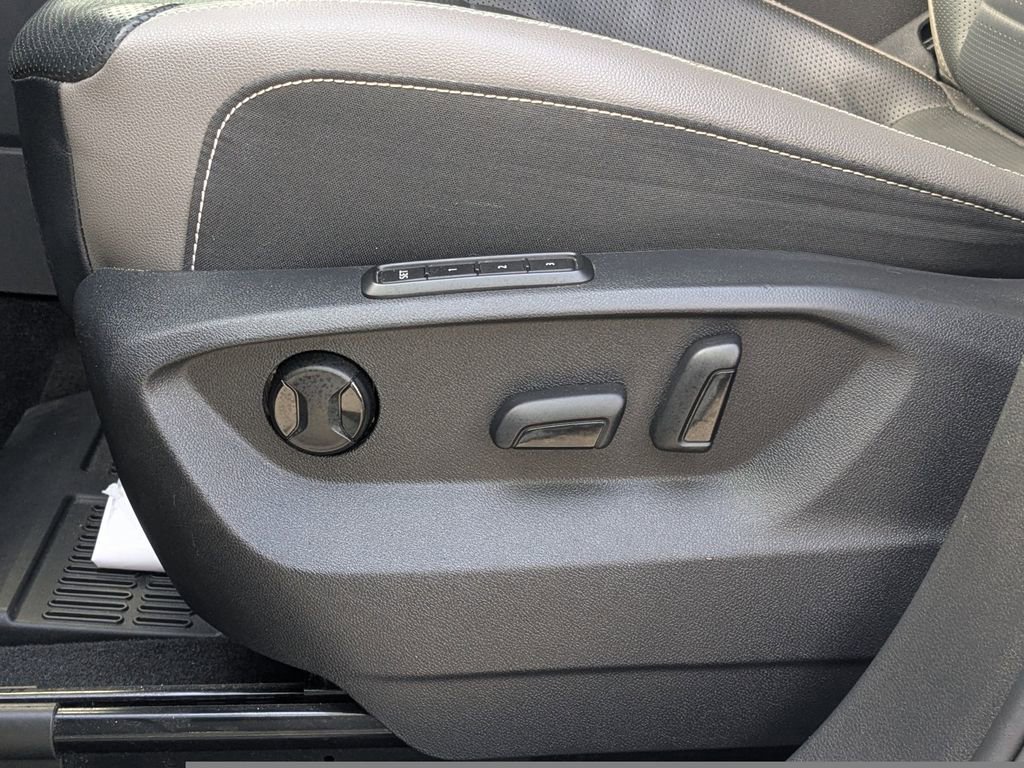 Used 2021 Volkswagen Atlas Cross Sport SEL Premium image 19