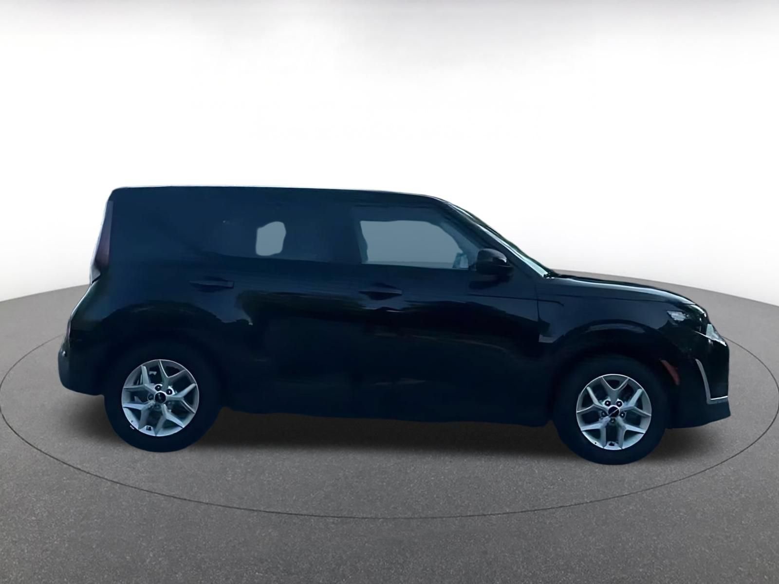 Used 2025 Kia Soul LX w/ LX Technology Package FWD image 15