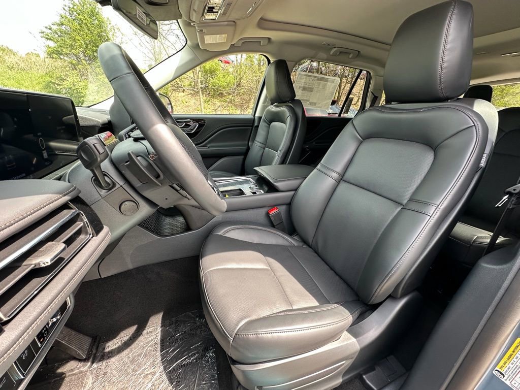 New 2026 Lincoln Aviator AWD image 17